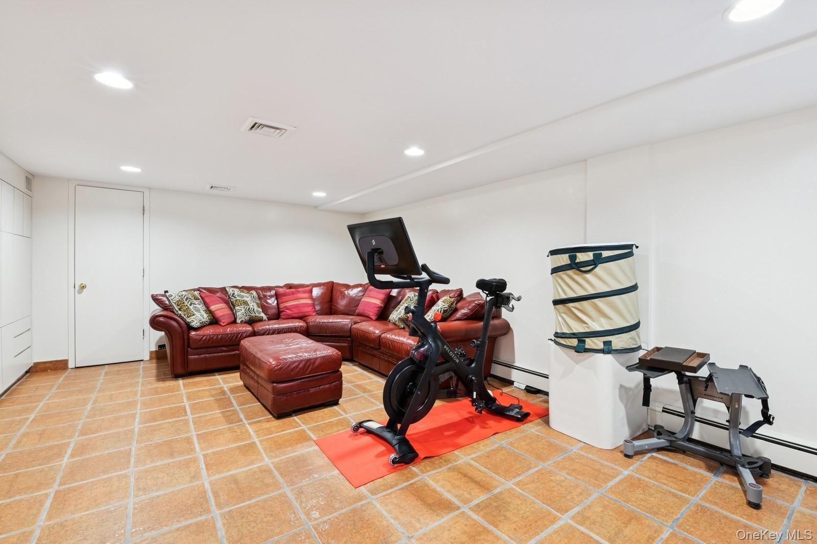 Single Family Ivy Hill Nassau County, NY 11598, MLS-888869-27