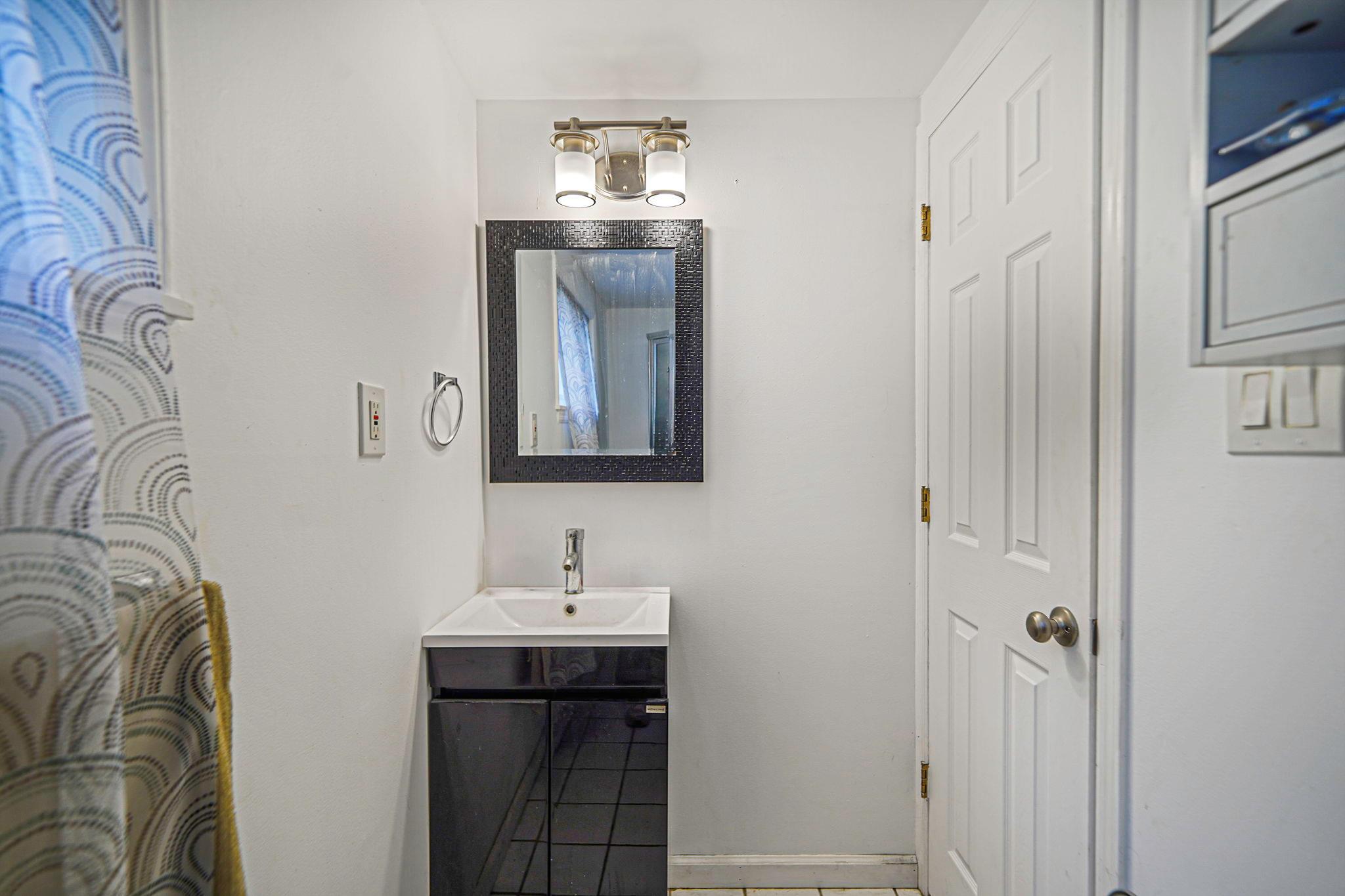 Single Family Fireside  Suffolk County, NY 11733, MLS-888919-24