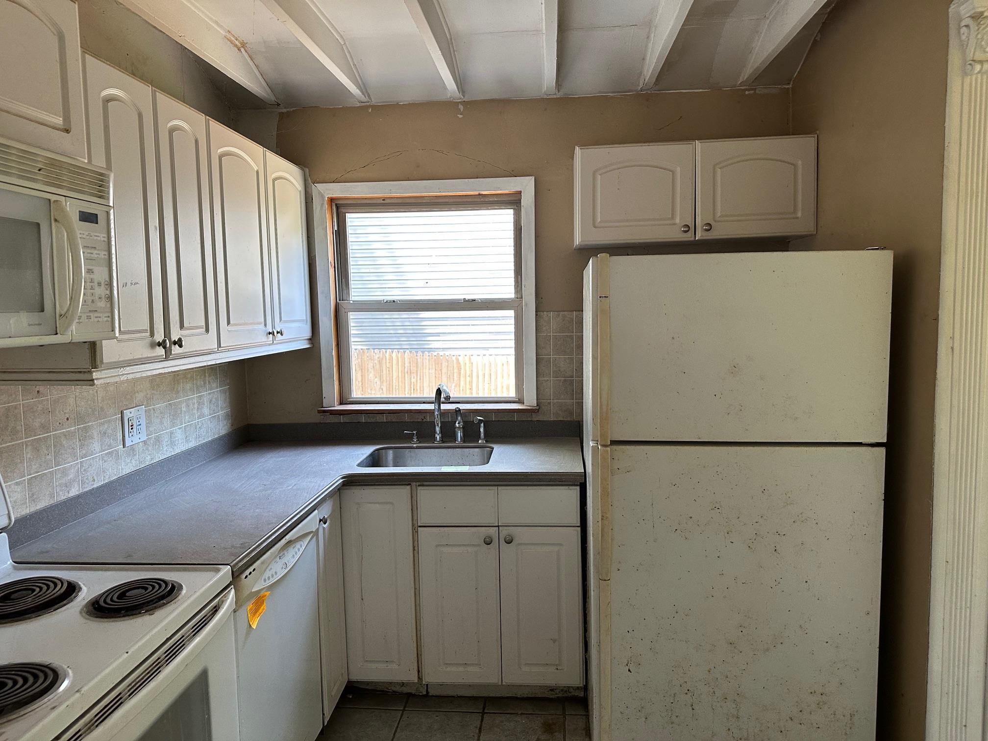 Single Family Hampton  Suffolk County, NY 11789, MLS-888940-11