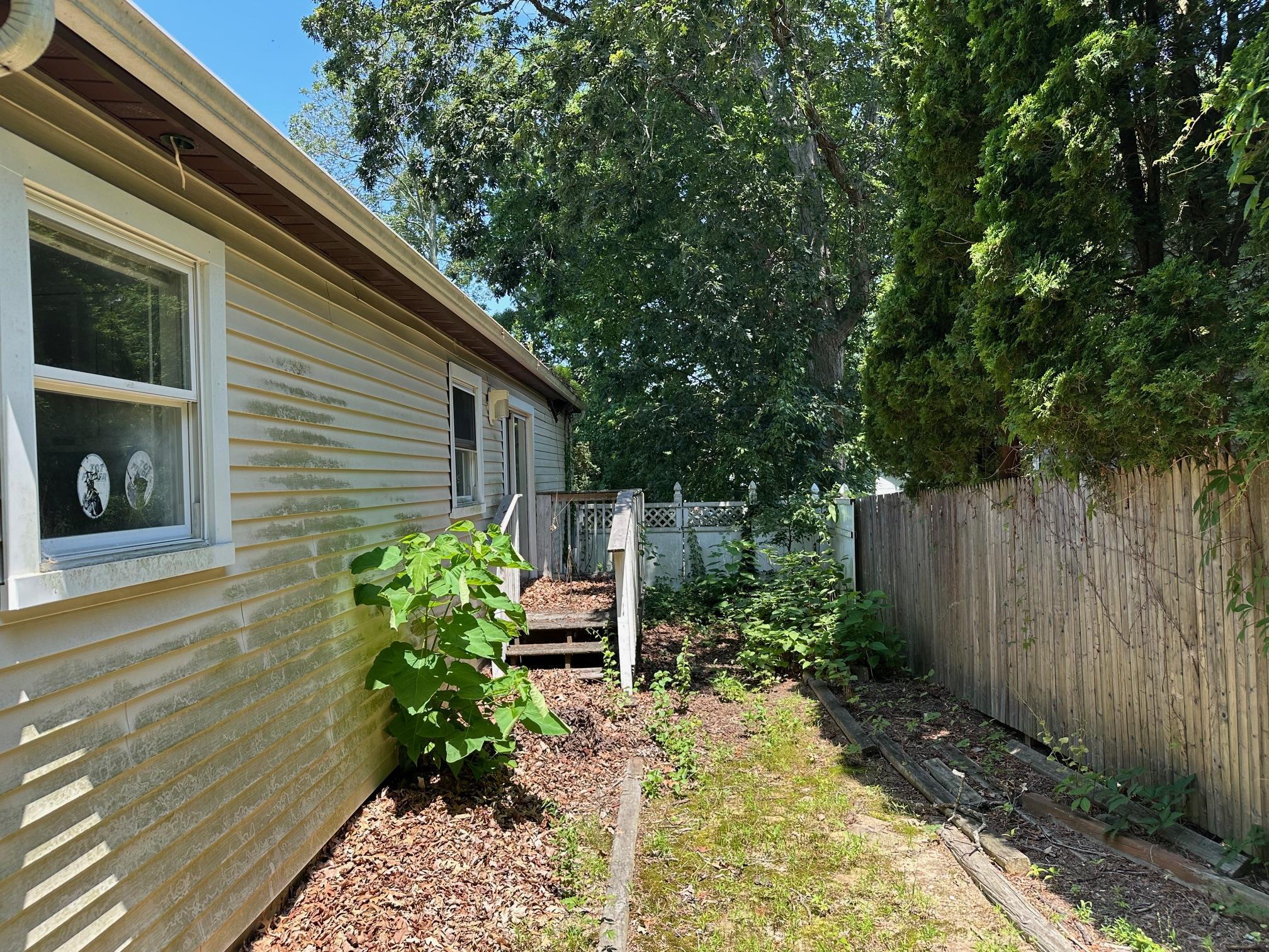 Single Family Hampton  Suffolk County, NY 11789, MLS-888940-25