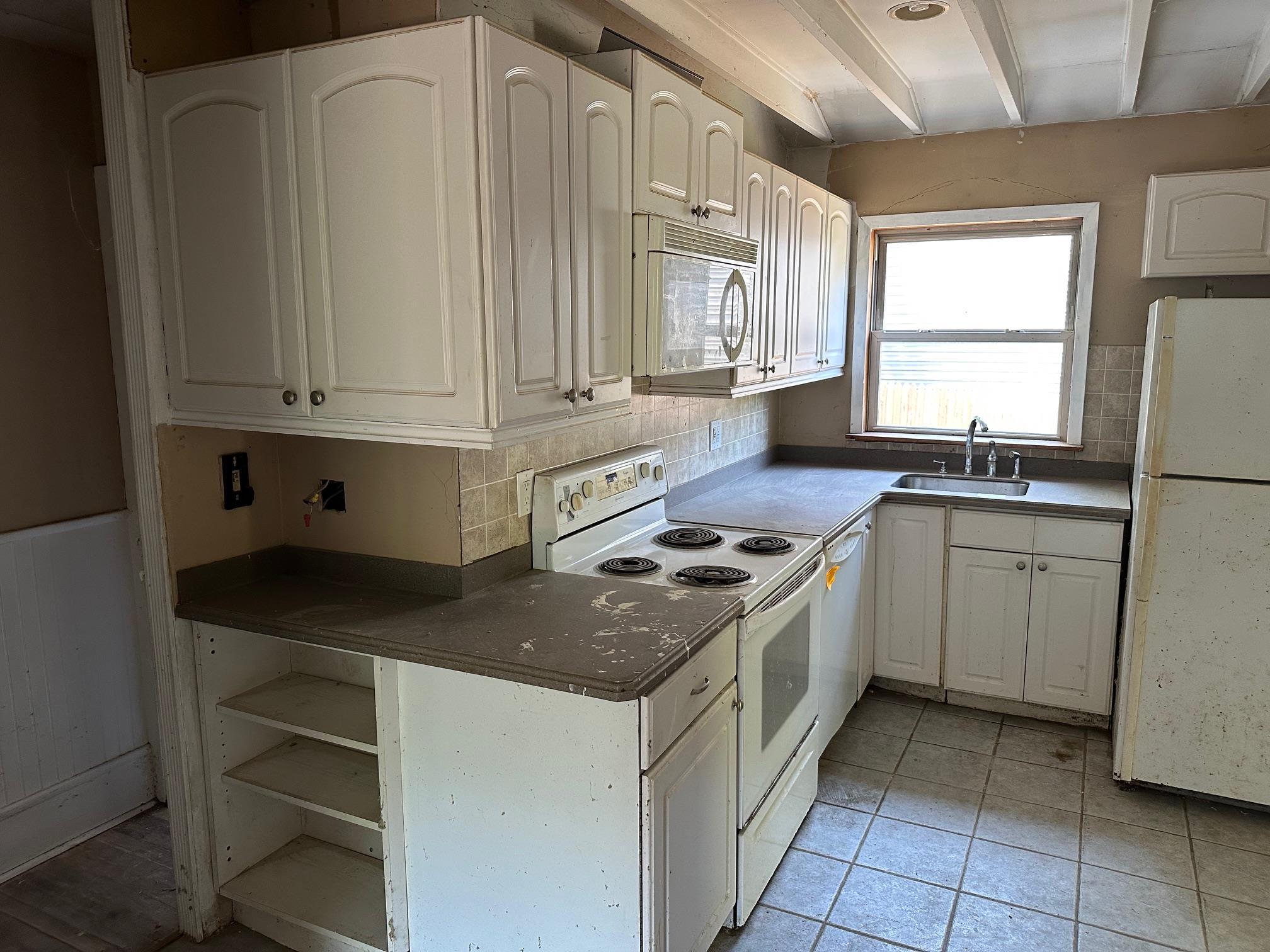 Single Family Hampton  Suffolk County, NY 11789, MLS-888940-8