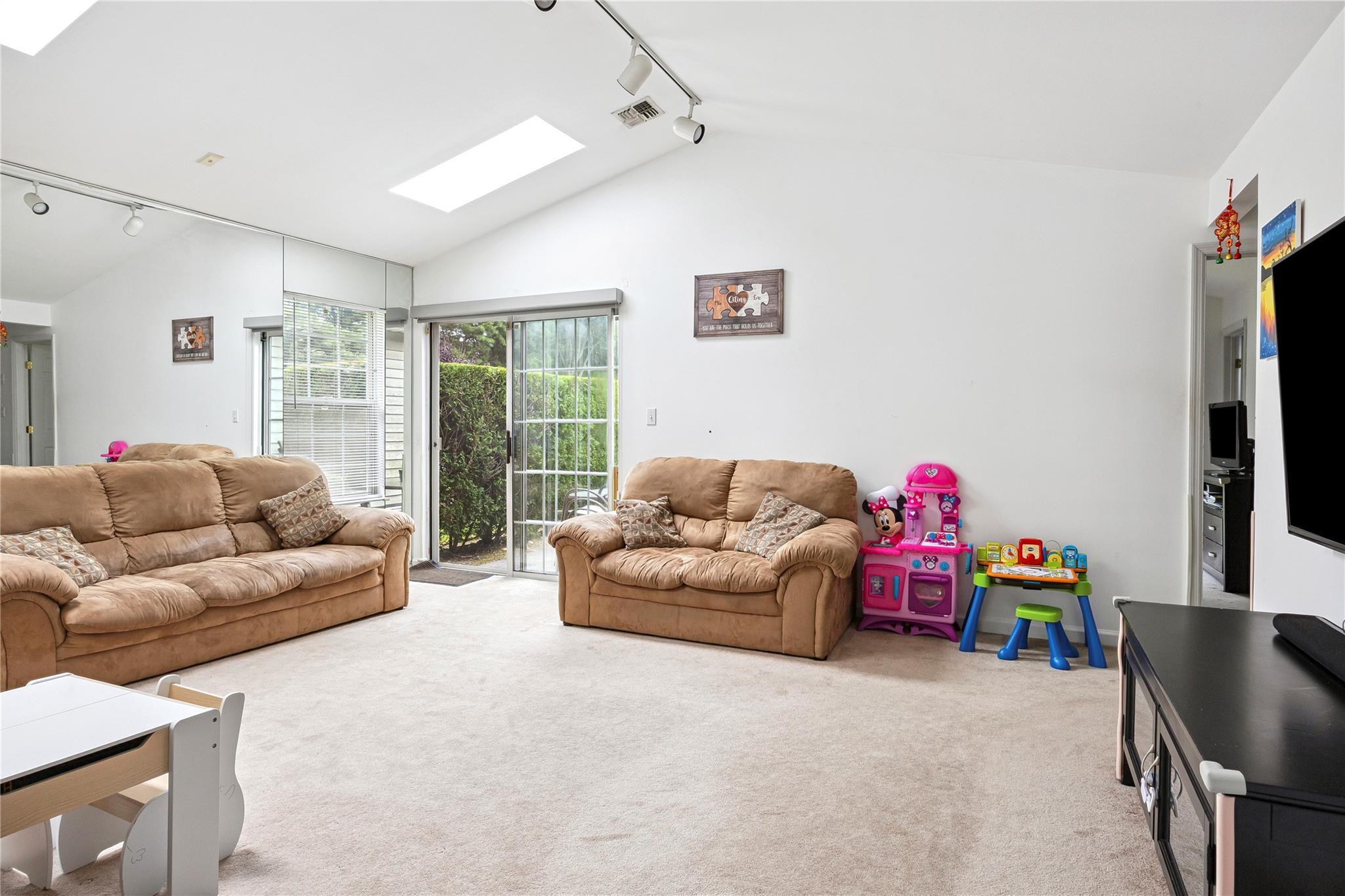 Single Family Balmoral  Suffolk County, NY 11953, MLS-888948-5