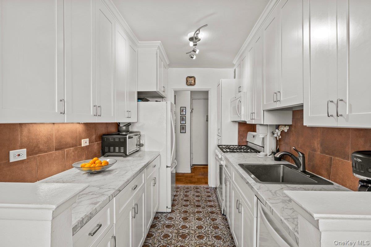 Coop Fieldston  Bronx, NY 10471, MLS-888952-4