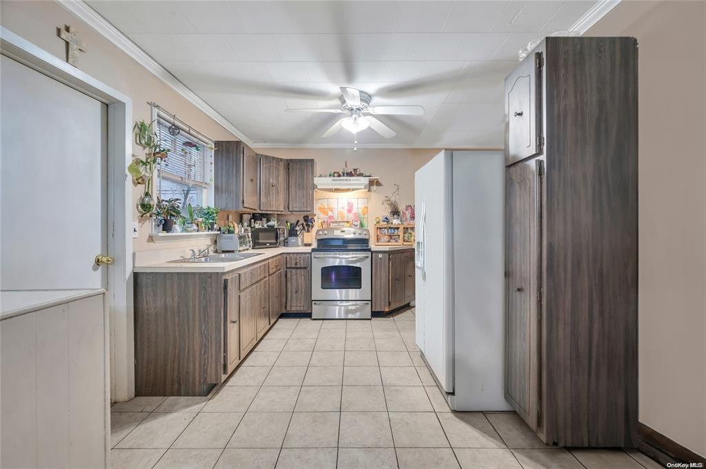 Single Family 15th  Suffolk County, NY 11704, MLS-888990-4