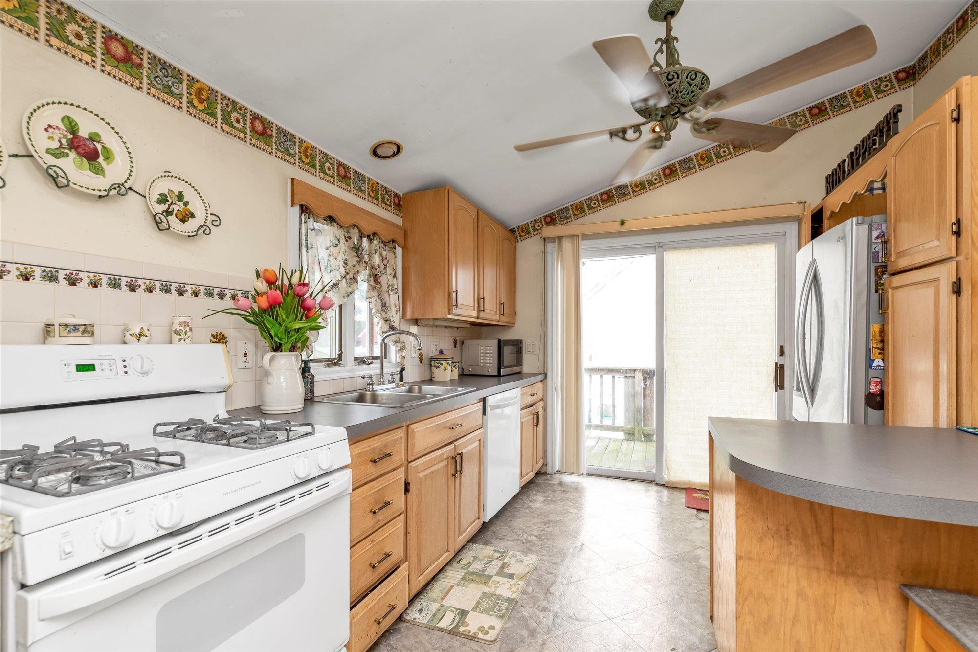 Single Family 13th  Suffolk County, NY 11729, MLS-889009-7