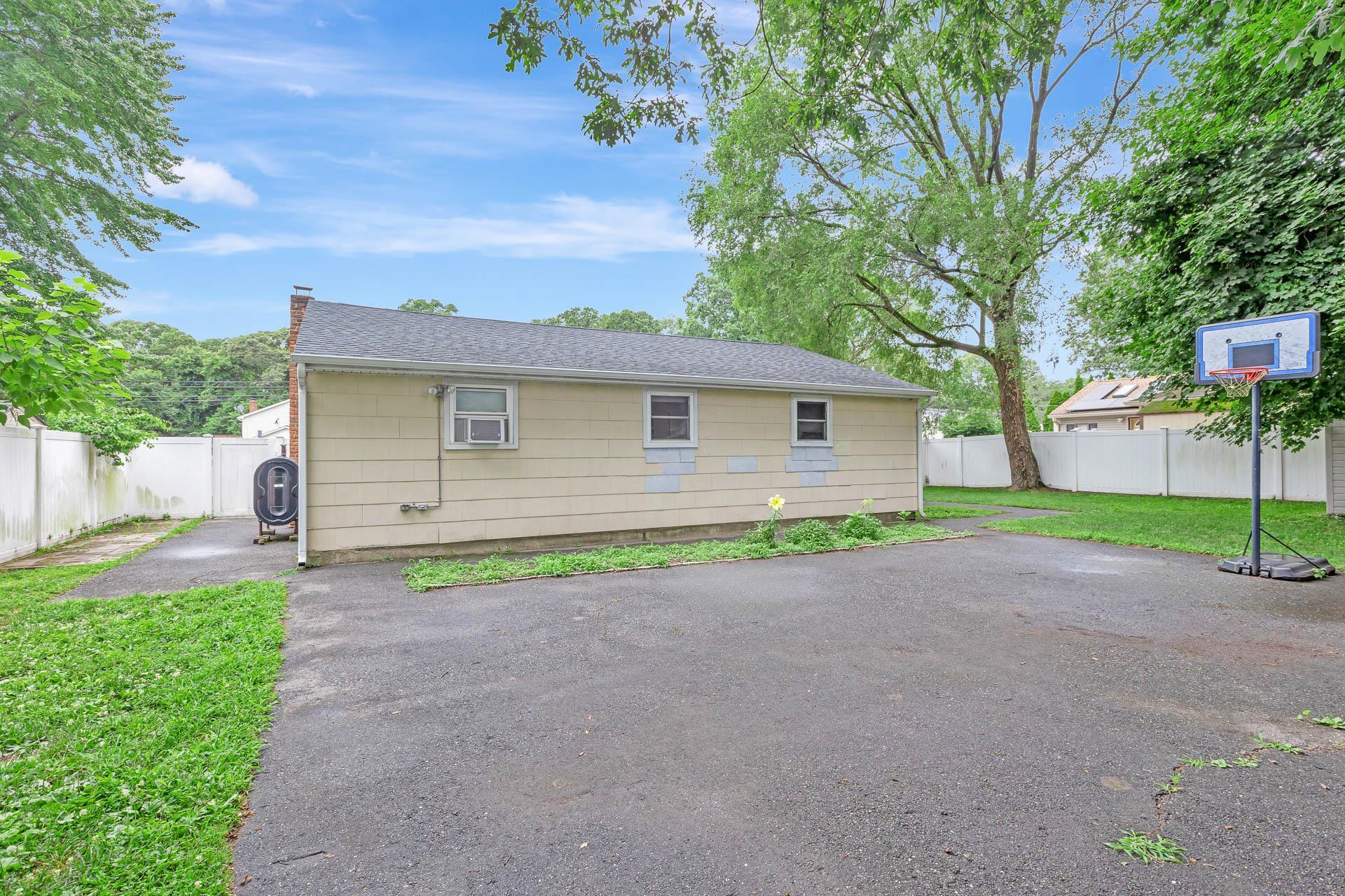 Single Family Smithtown Polk  Suffolk County, NY 11720, MLS-889023-24