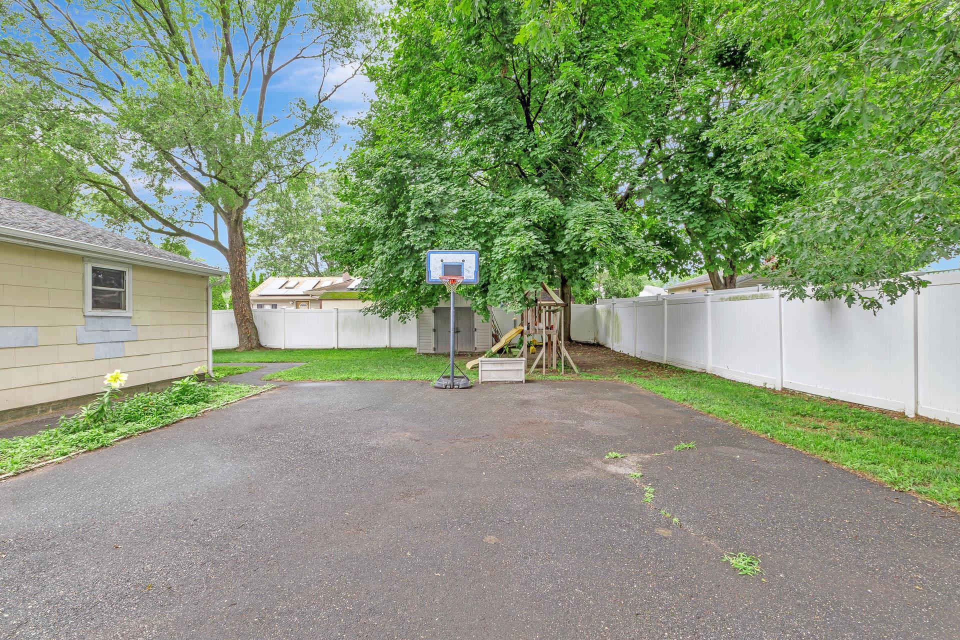 Single Family Smithtown Polk  Suffolk County, NY 11720, MLS-889023-25