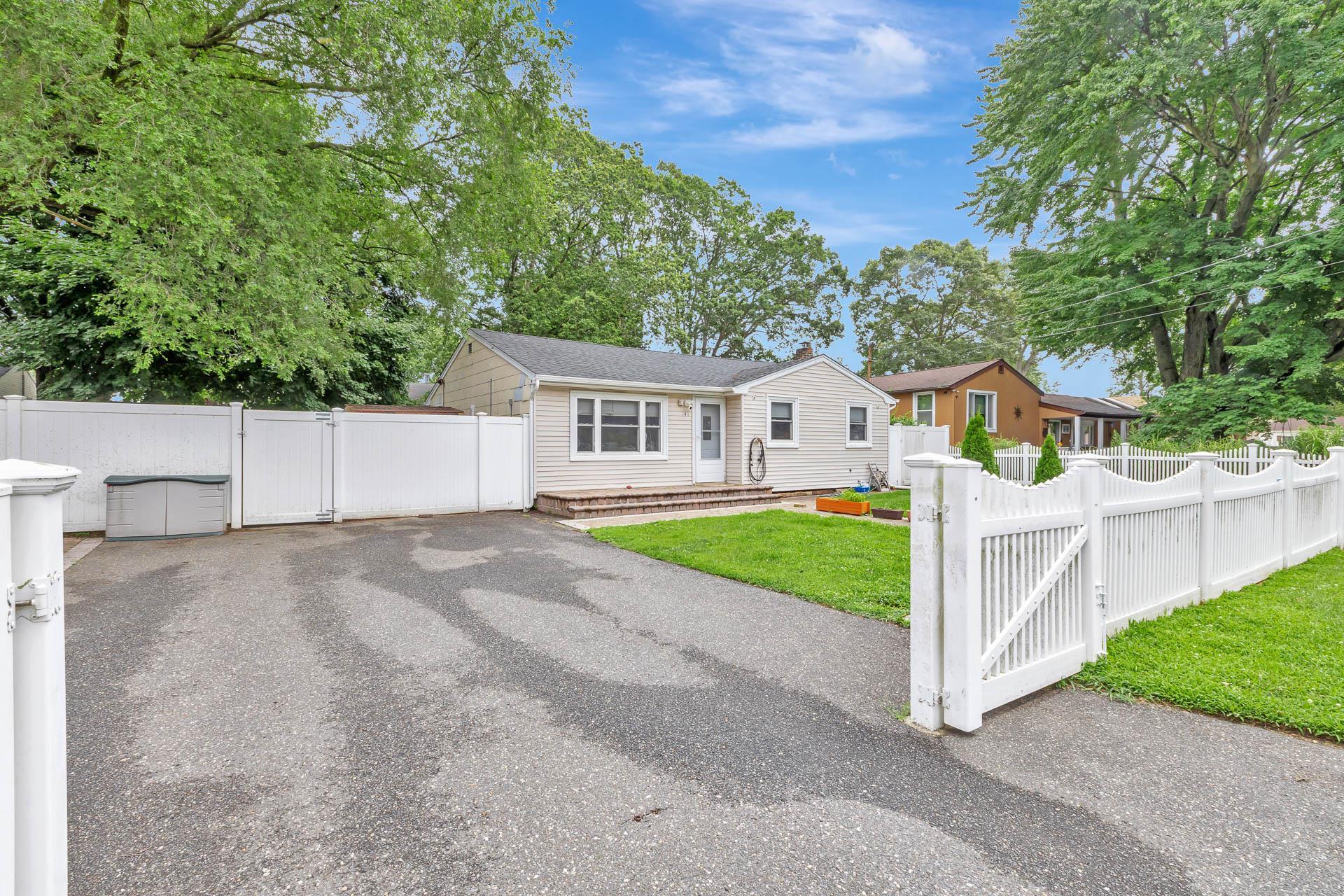 Single Family Smithtown Polk  Suffolk County, NY 11720, MLS-889023-3