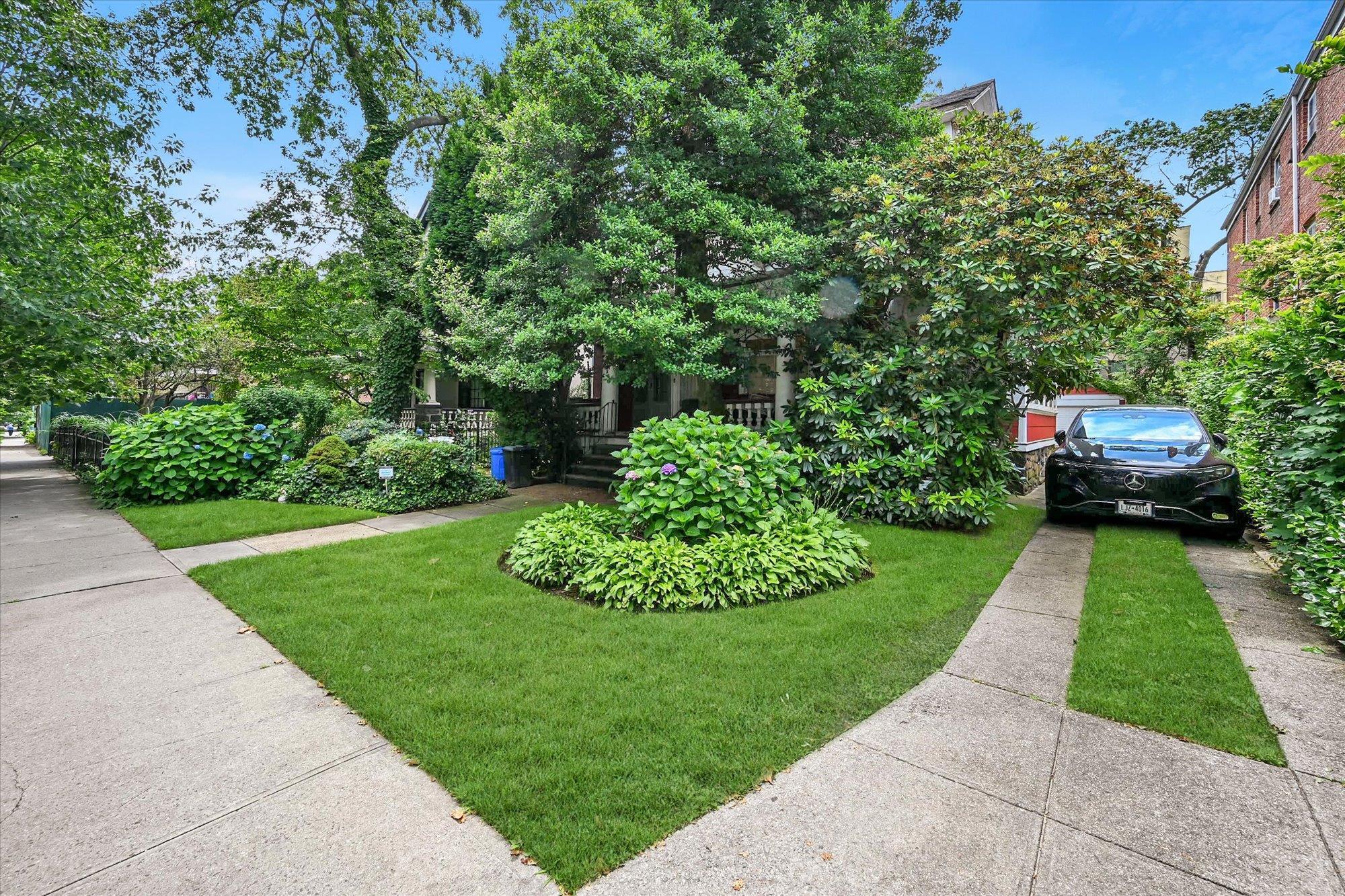 Single Family Abingdon  Queens, NY 11415, MLS-889025-22