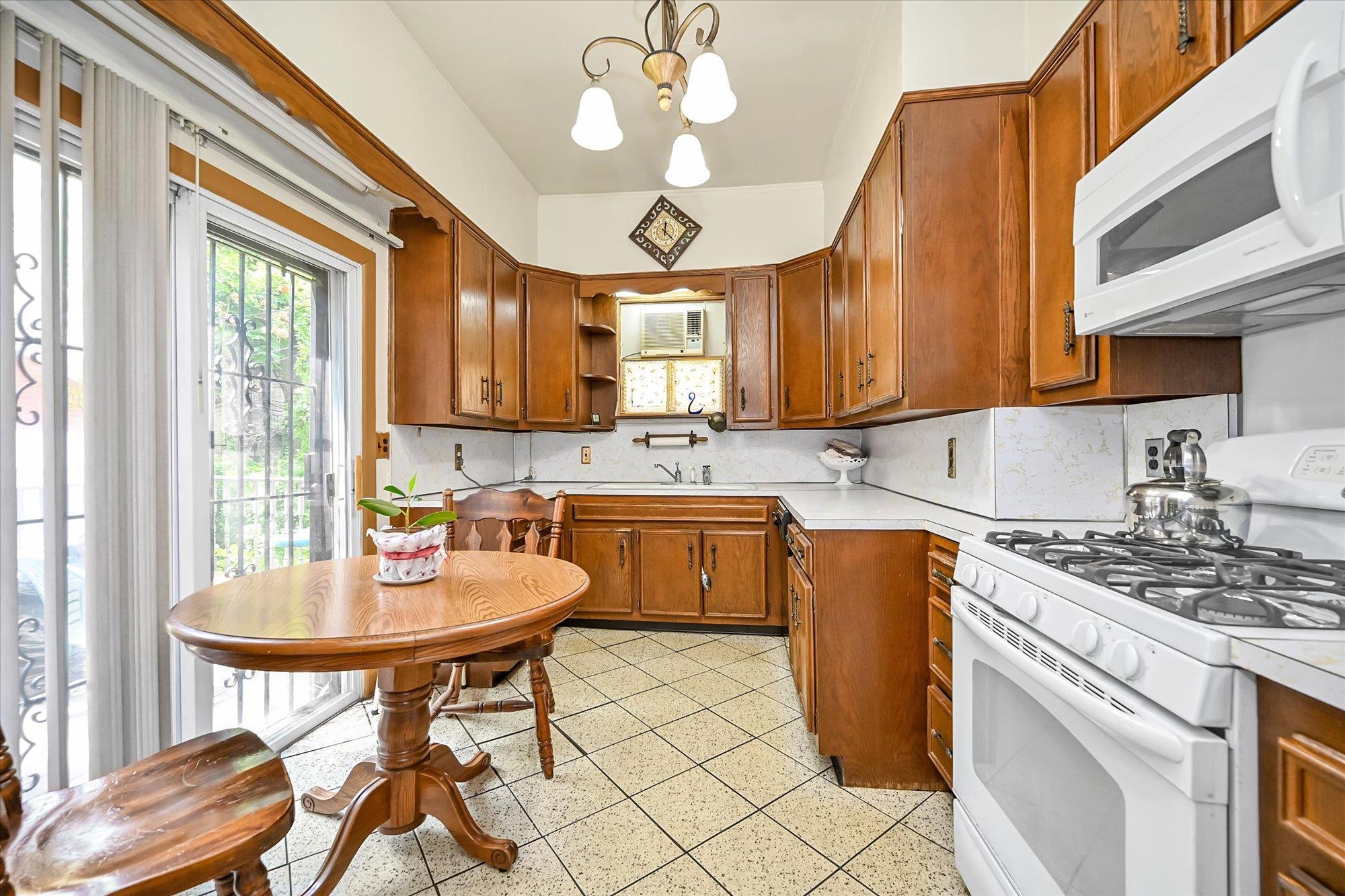 Single Family Abingdon  Queens, NY 11415, MLS-889025-7
