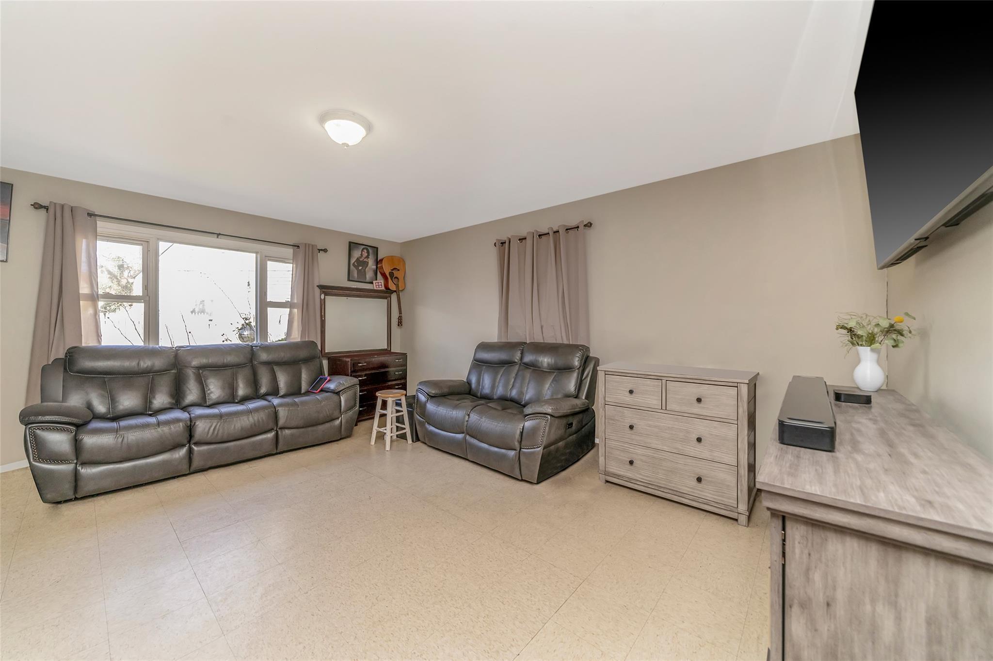 Single Family Park  Nassau County, NY 11590, MLS-889043-10