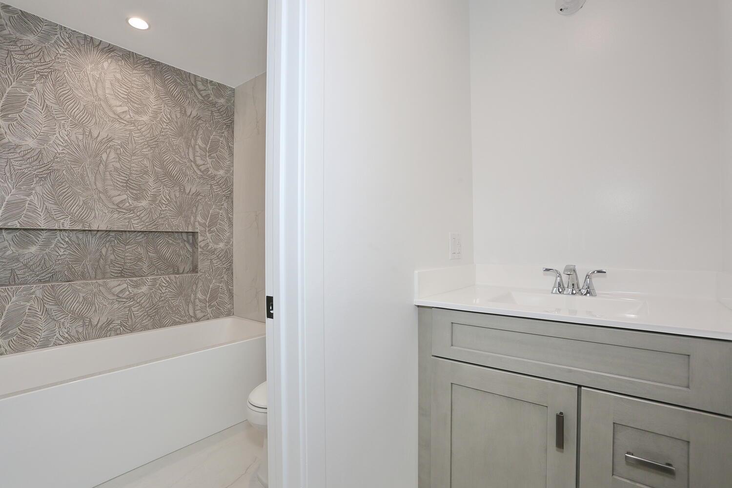 Condo Ewing  Rockland County, NY 10977, MLS-889101-21