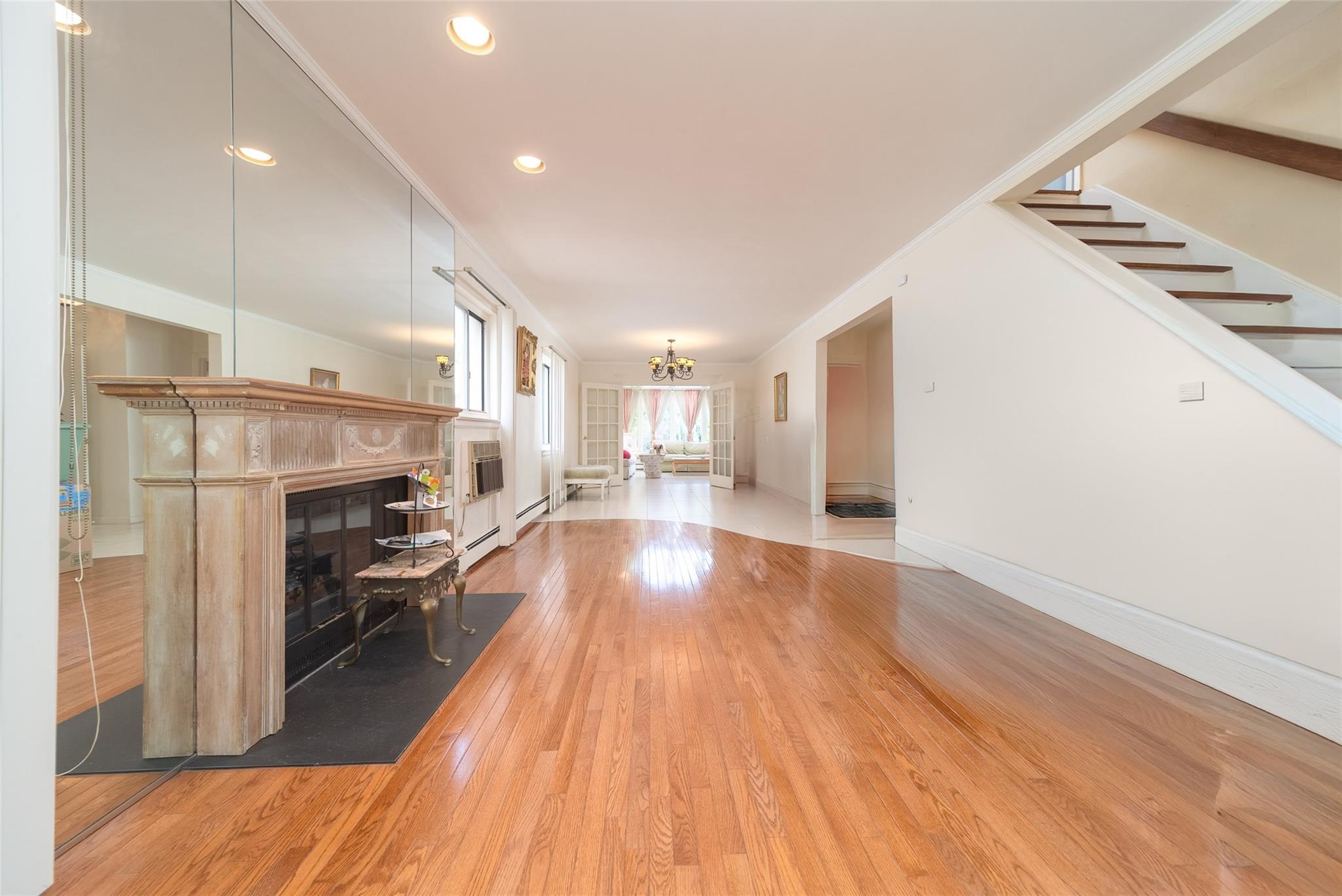 Single Family 5th  Queens, NY 11357, MLS-889116-6