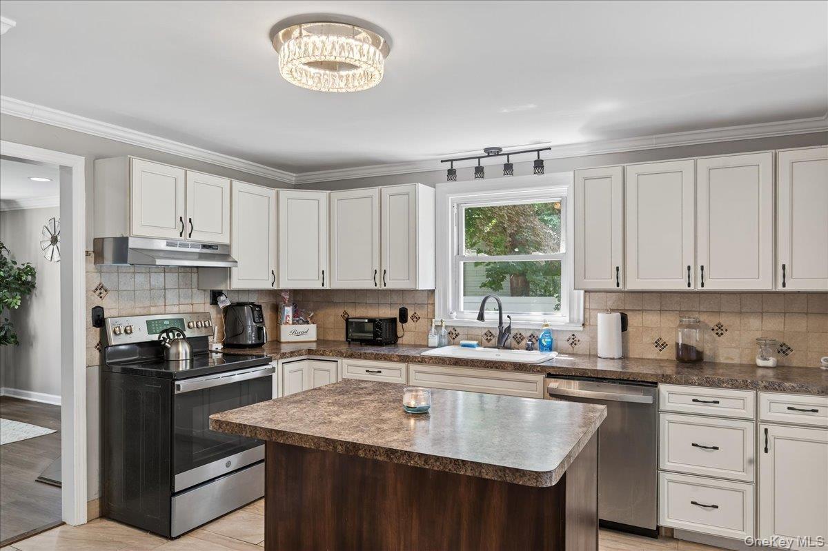 Single Family Myrtle  Suffolk County, NY 11727, MLS-889263-7