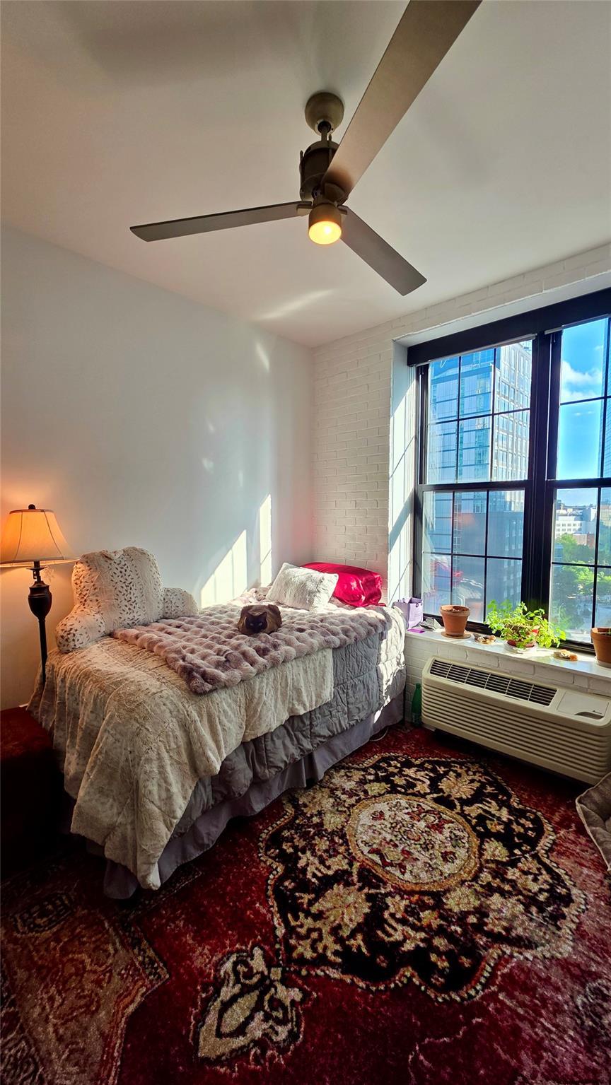 Condo Crescent  Queens, NY 11101, MLS-889346-19