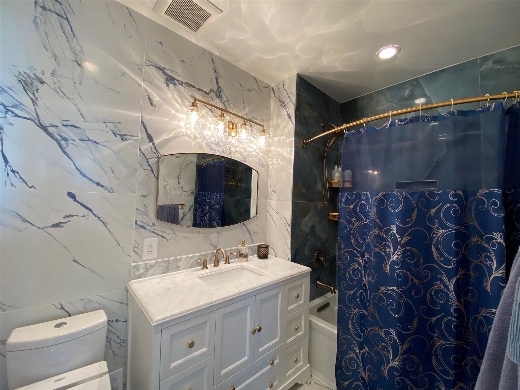 Condo Crescent  Queens, NY 11101, MLS-889346-21