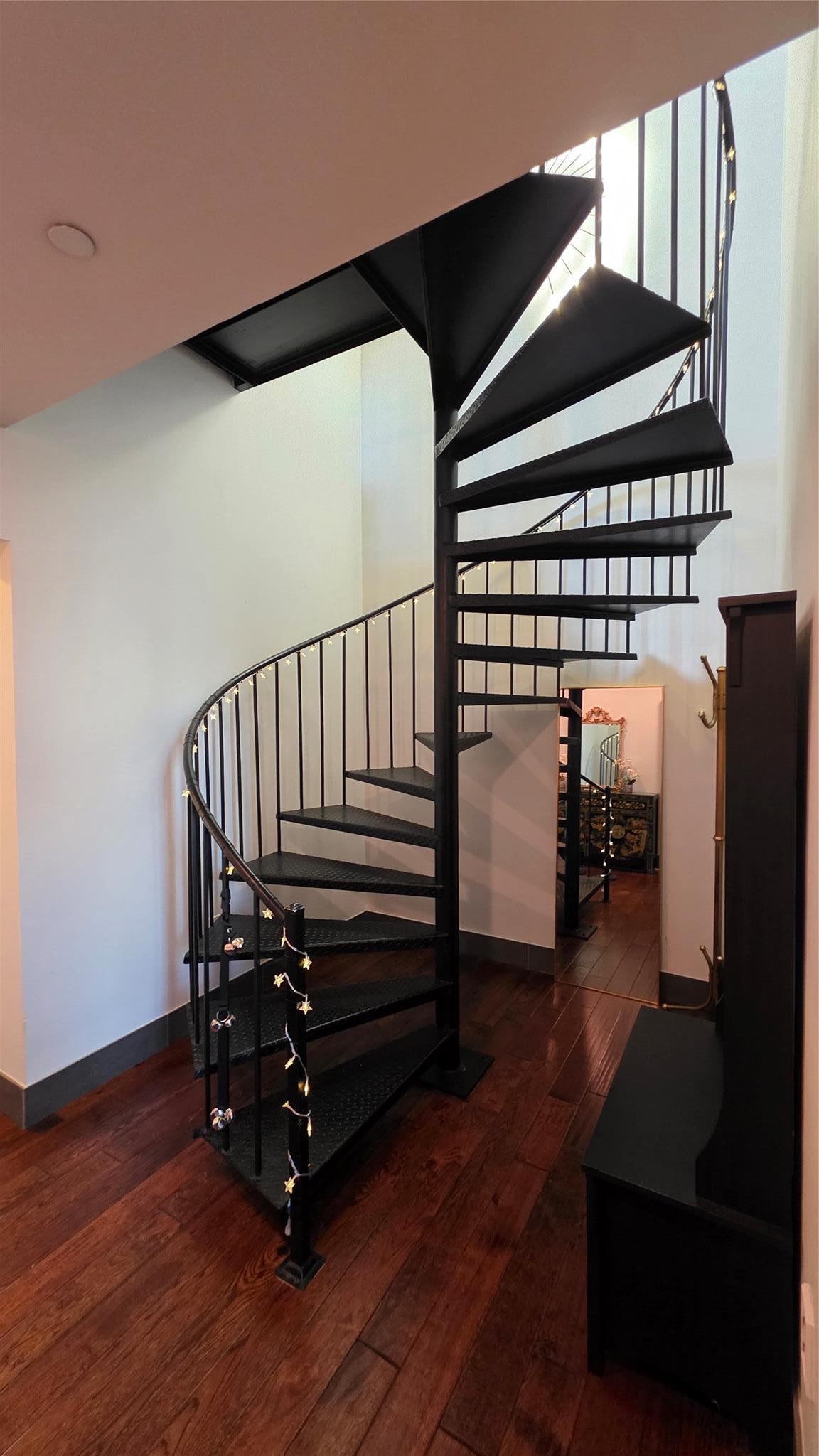Condo Crescent  Queens, NY 11101, MLS-889346-29