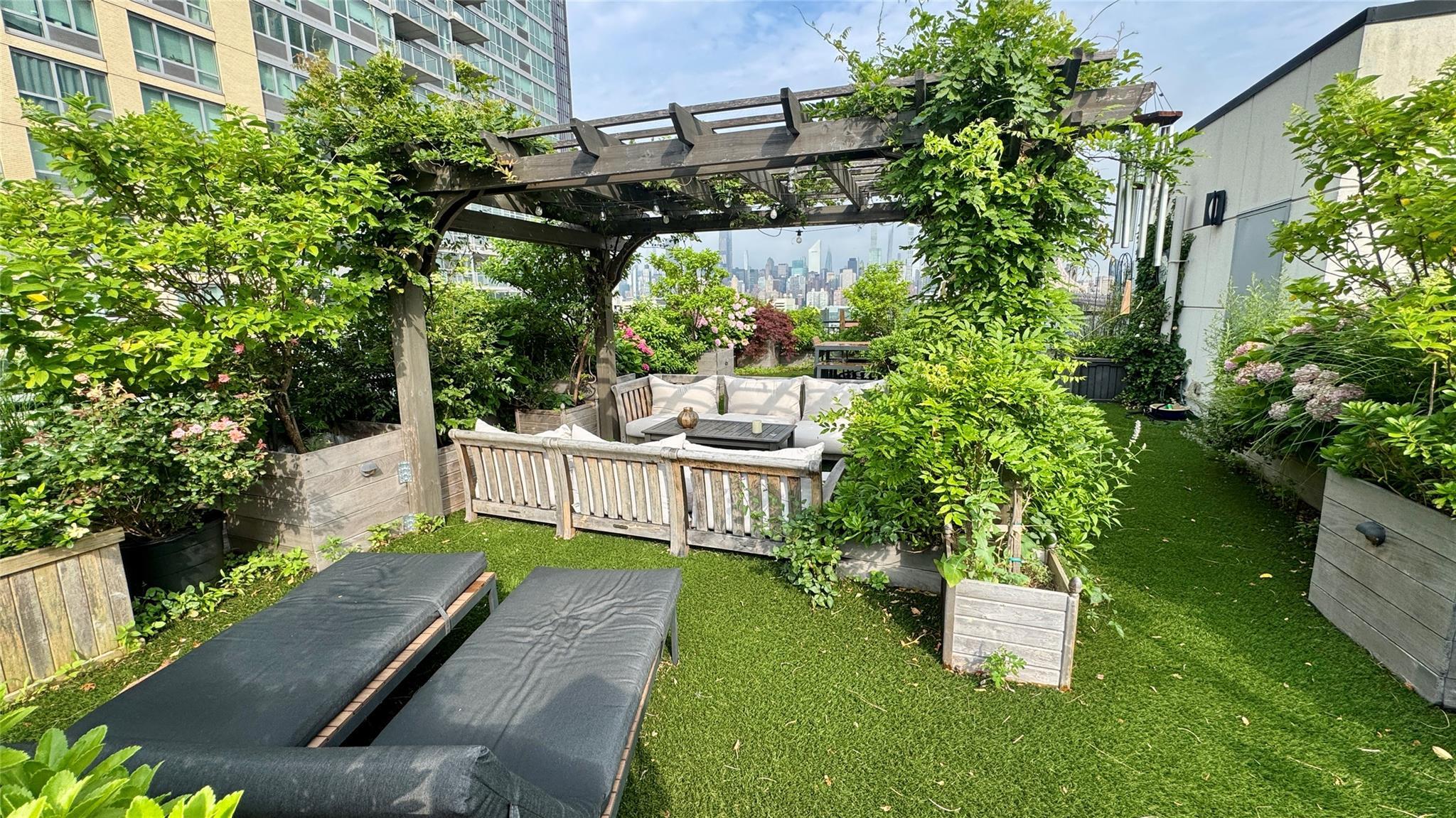Condo Crescent  Queens, NY 11101, MLS-889346-5