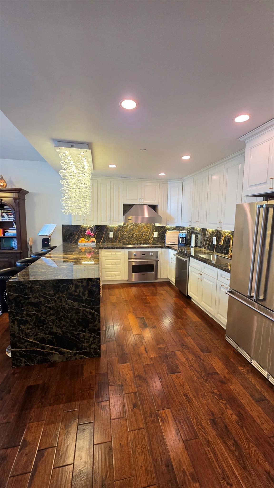 Condo Crescent  Queens, NY 11101, MLS-889346-9