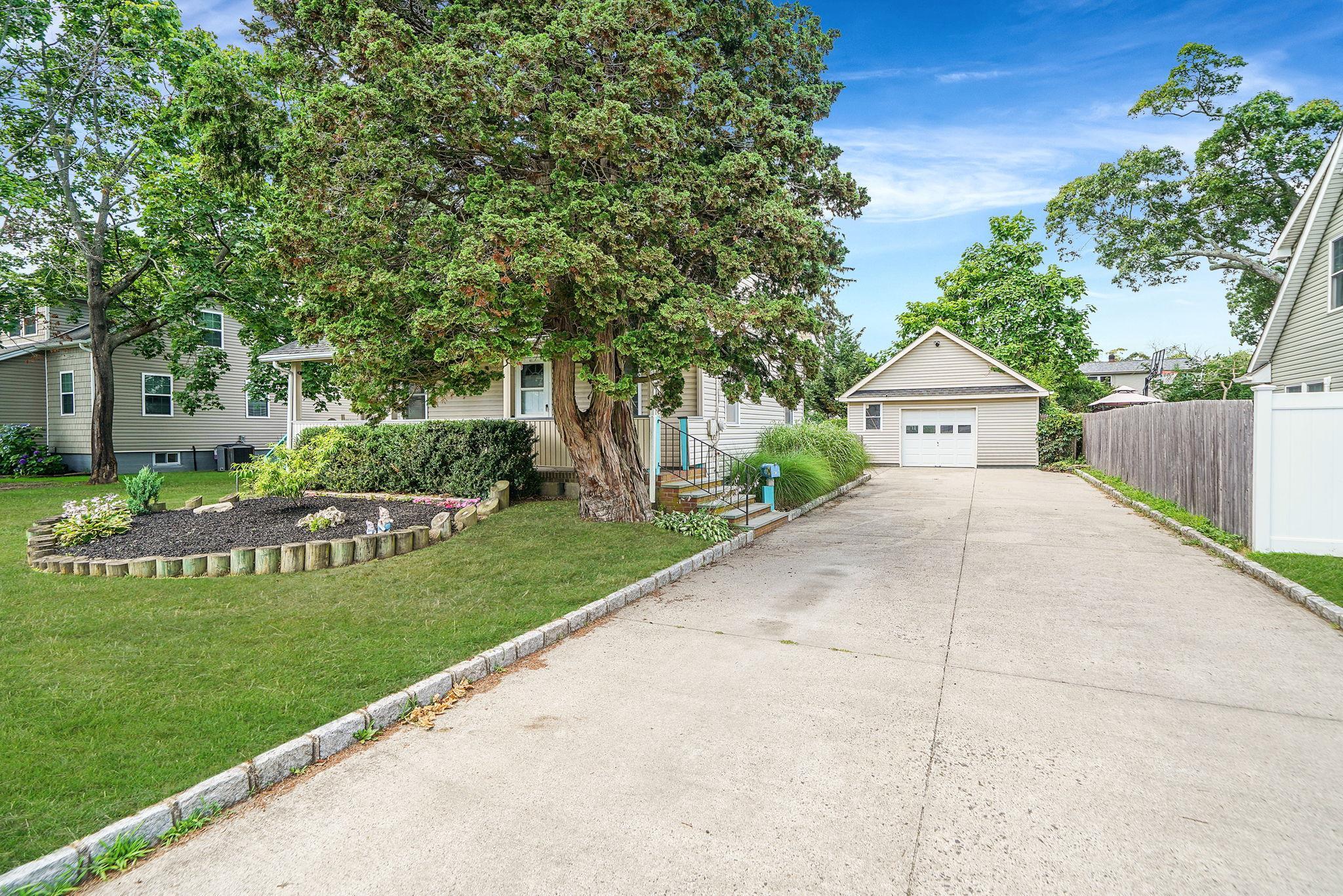 Single Family Oak  Suffolk County, NY 11751, MLS-889356-3