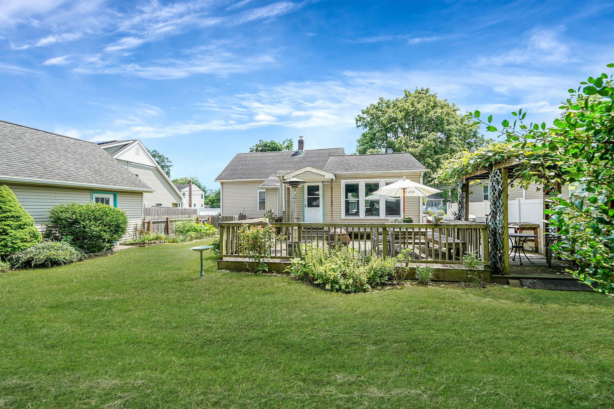 Single Family Oak  Suffolk County, NY 11751, MLS-889356-5
