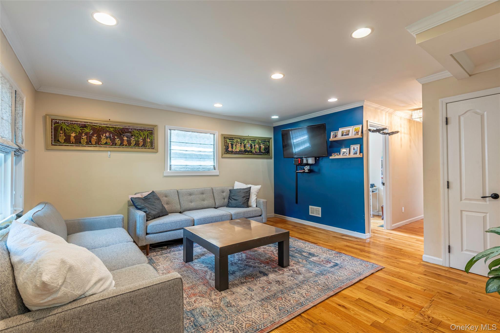 Single Family Manor Nassau County, NY 11020, MLS-889374-10