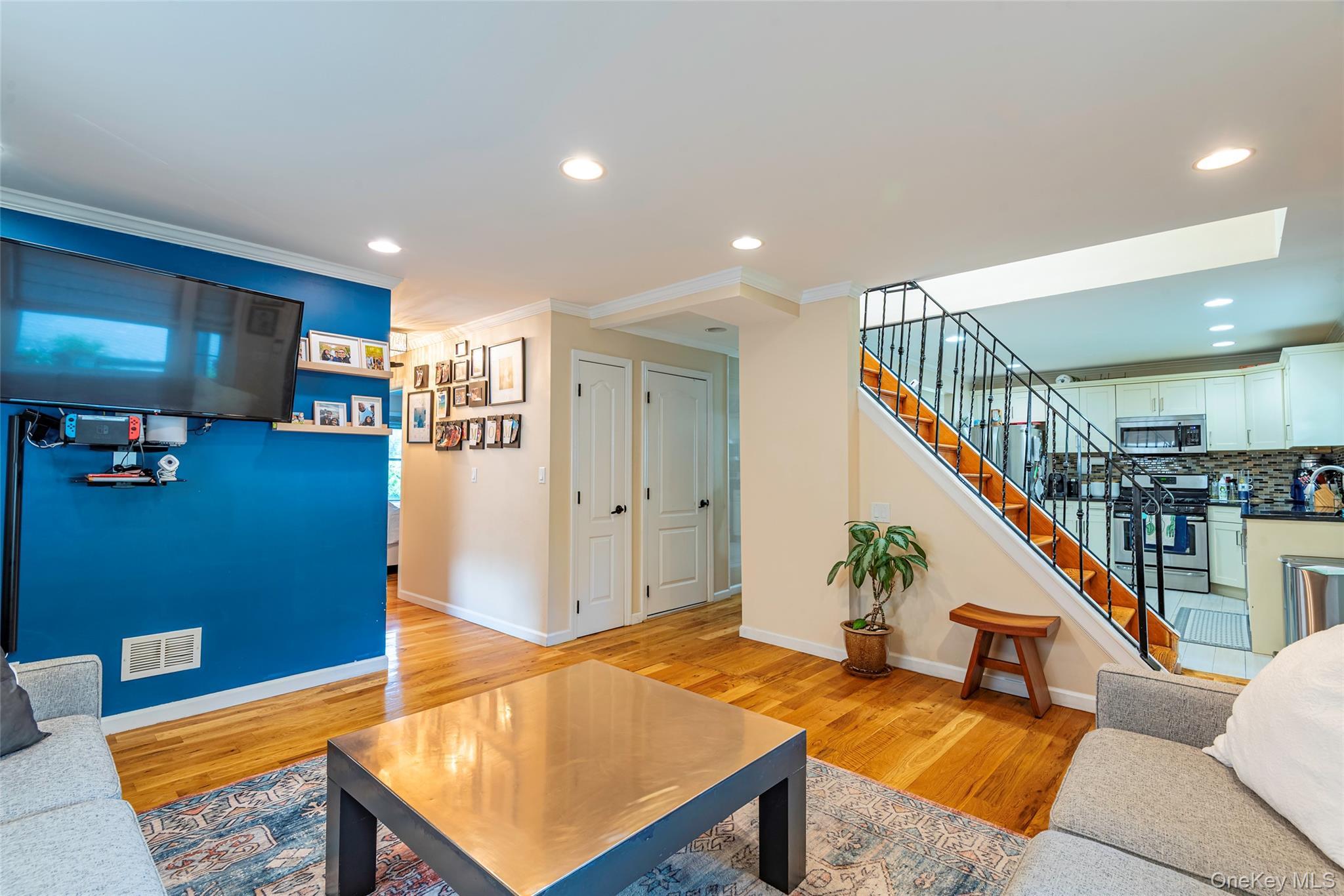 Single Family Manor Nassau County, NY 11020, MLS-889374-14