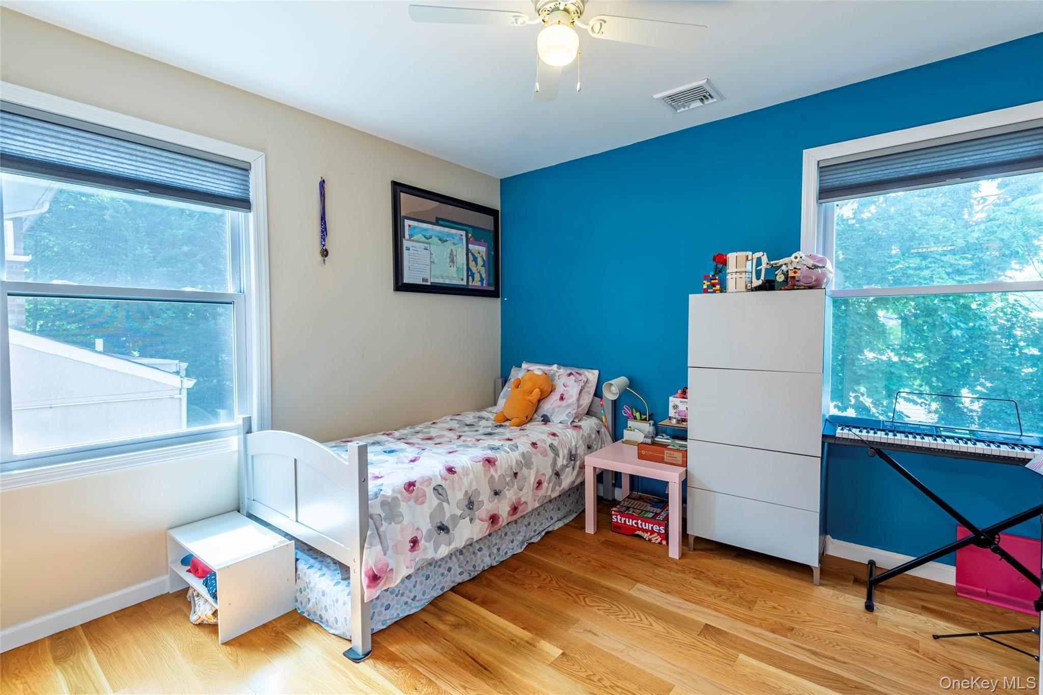 Single Family Manor Nassau County, NY 11020, MLS-889374-16