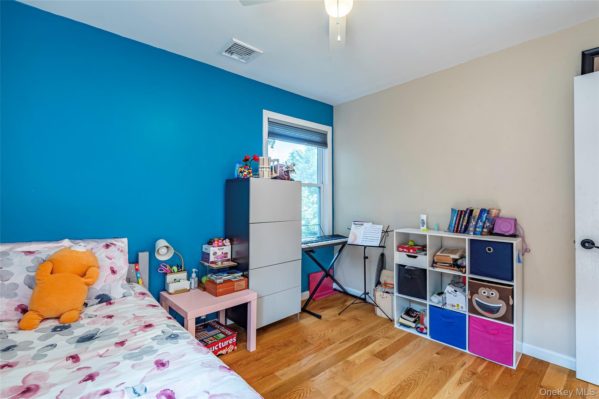 Single Family Manor Nassau County, NY 11020, MLS-889374-17