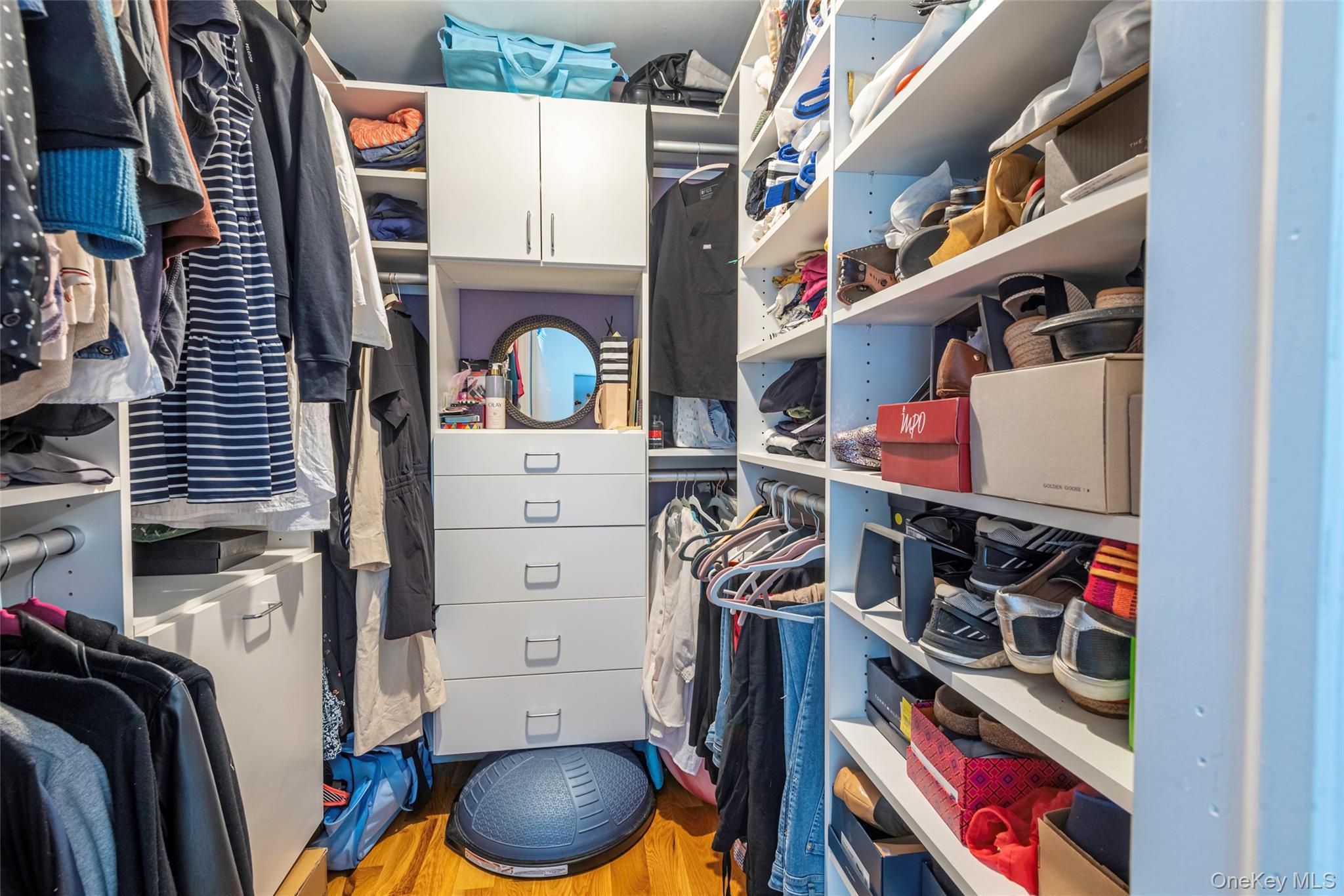 Single Family Manor Nassau County, NY 11020, MLS-889374-23