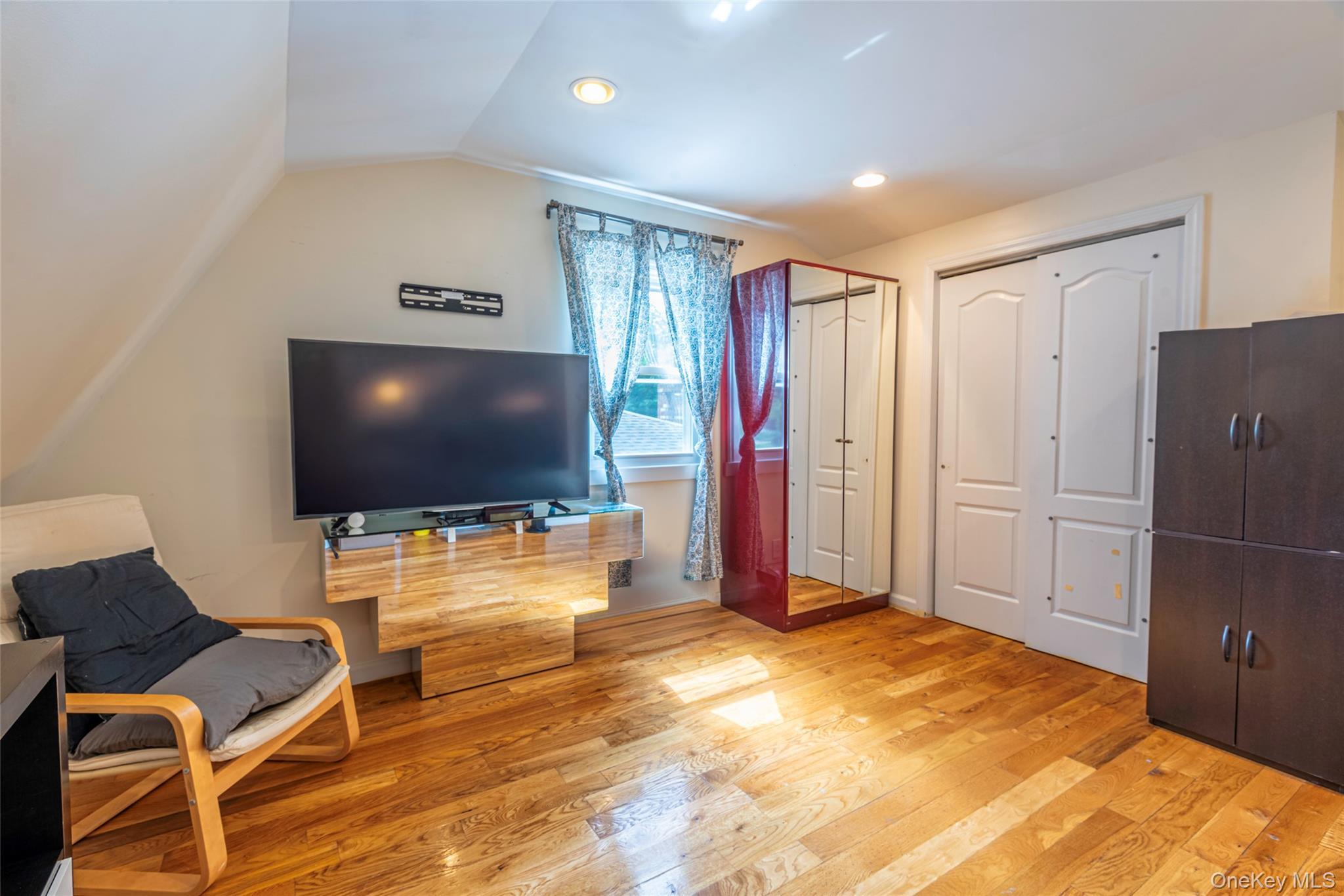 Single Family Manor Nassau County, NY 11020, MLS-889374-36