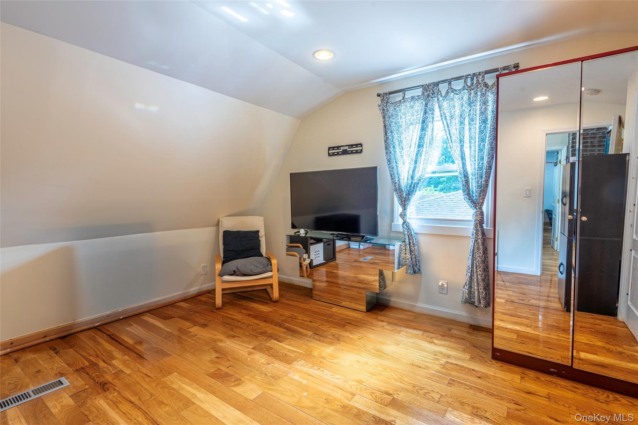 Single Family Manor Nassau County, NY 11020, MLS-889374-37