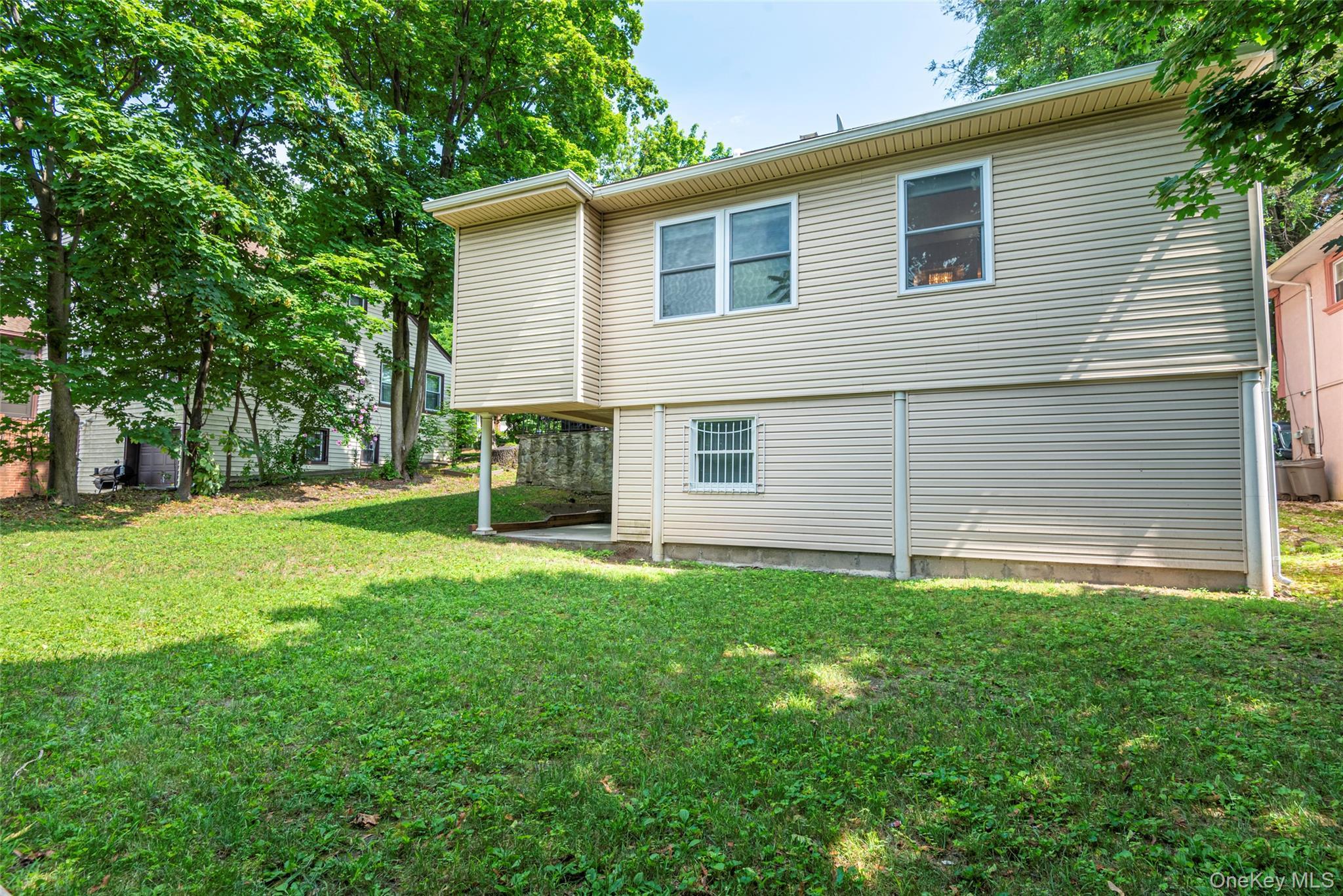 Single Family Manor Nassau County, NY 11020, MLS-889374-8