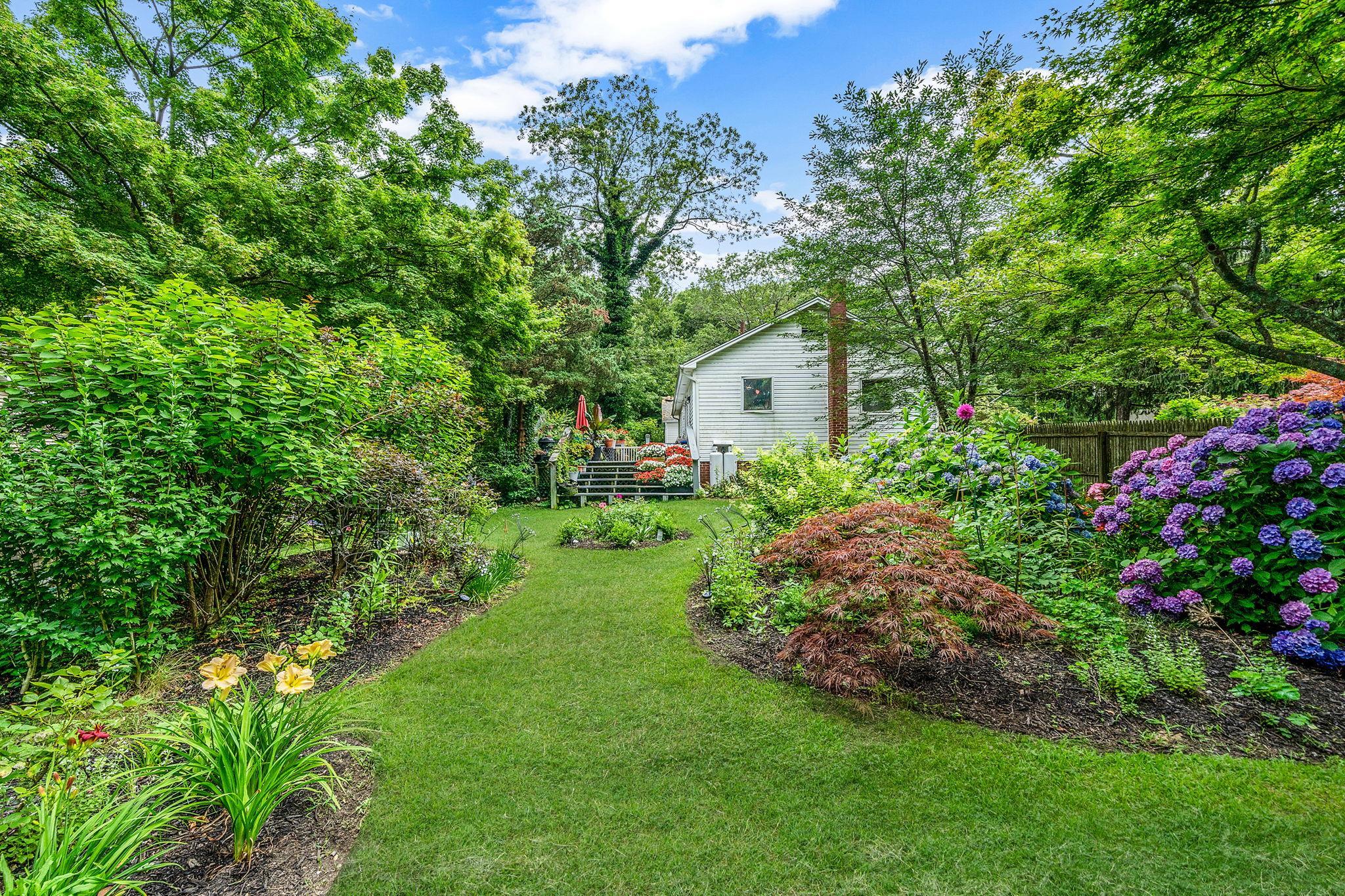Single Family Berkshire  Suffolk County, NY 11784, MLS-889408-12