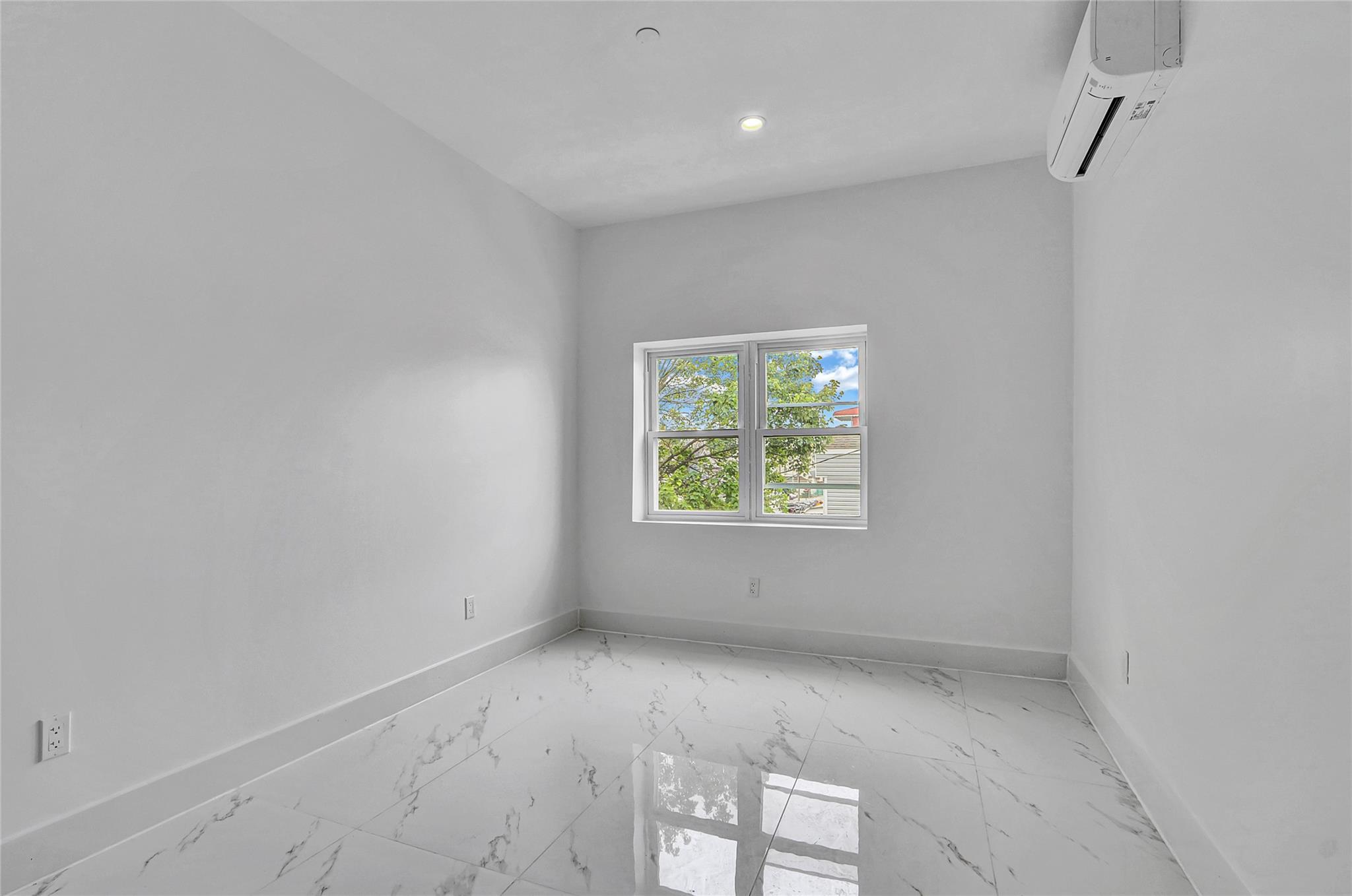 Single Family 95  Queens, NY 11435, MLS-889450-22