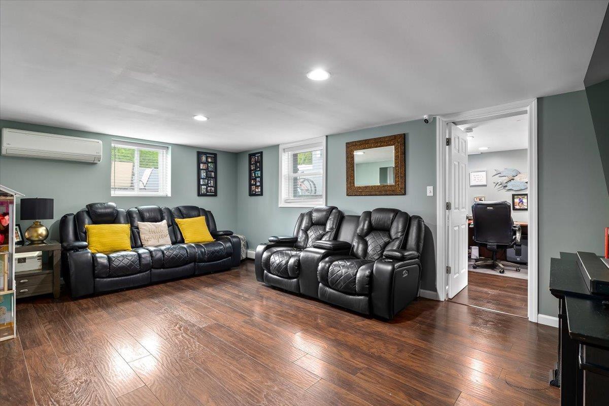 Single Family Mac Arthur  Suffolk County, NY 11788, MLS-889536-20