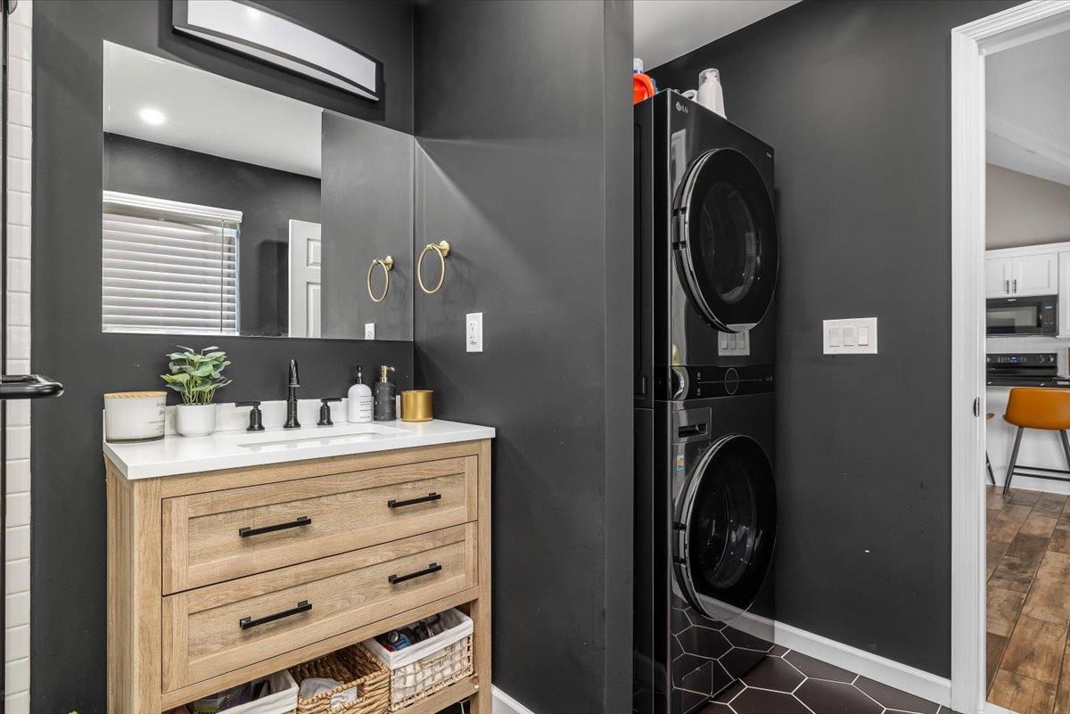 Single Family Mac Arthur  Suffolk County, NY 11788, MLS-889536-34