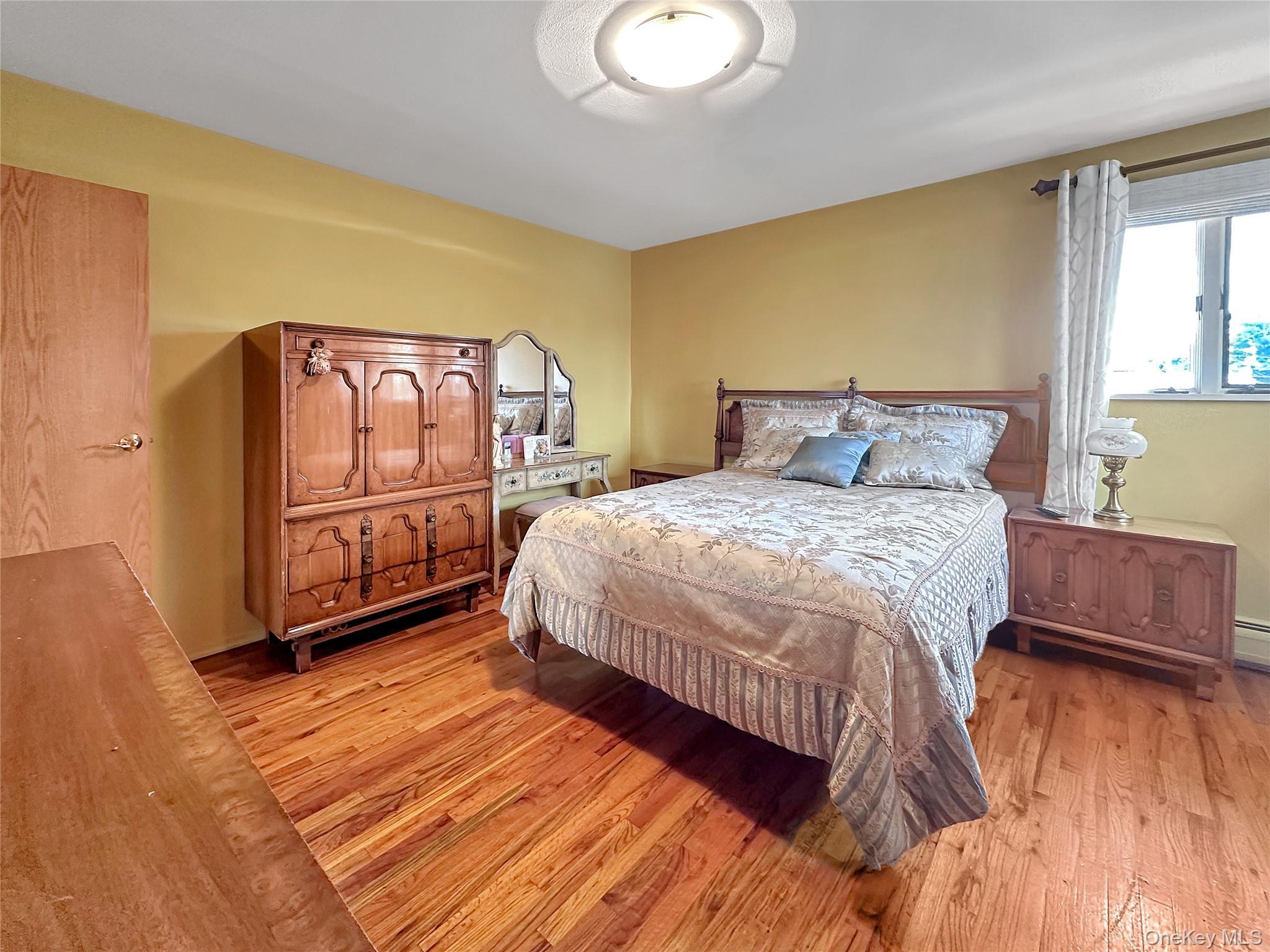 Single Family Crescent  Suffolk County, NY 11735, MLS-889543-10