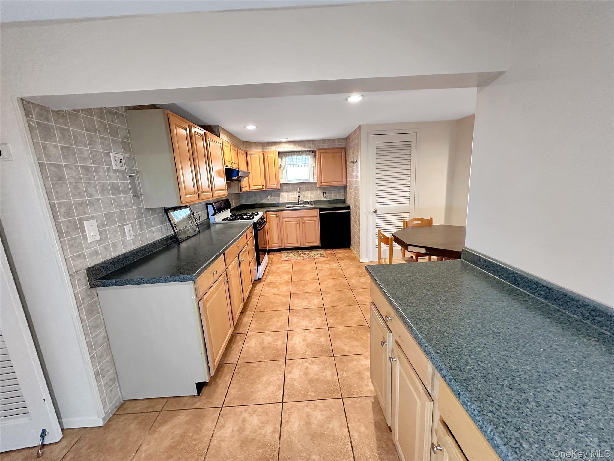 Single Family Crescent  Suffolk County, NY 11735, MLS-889543-19