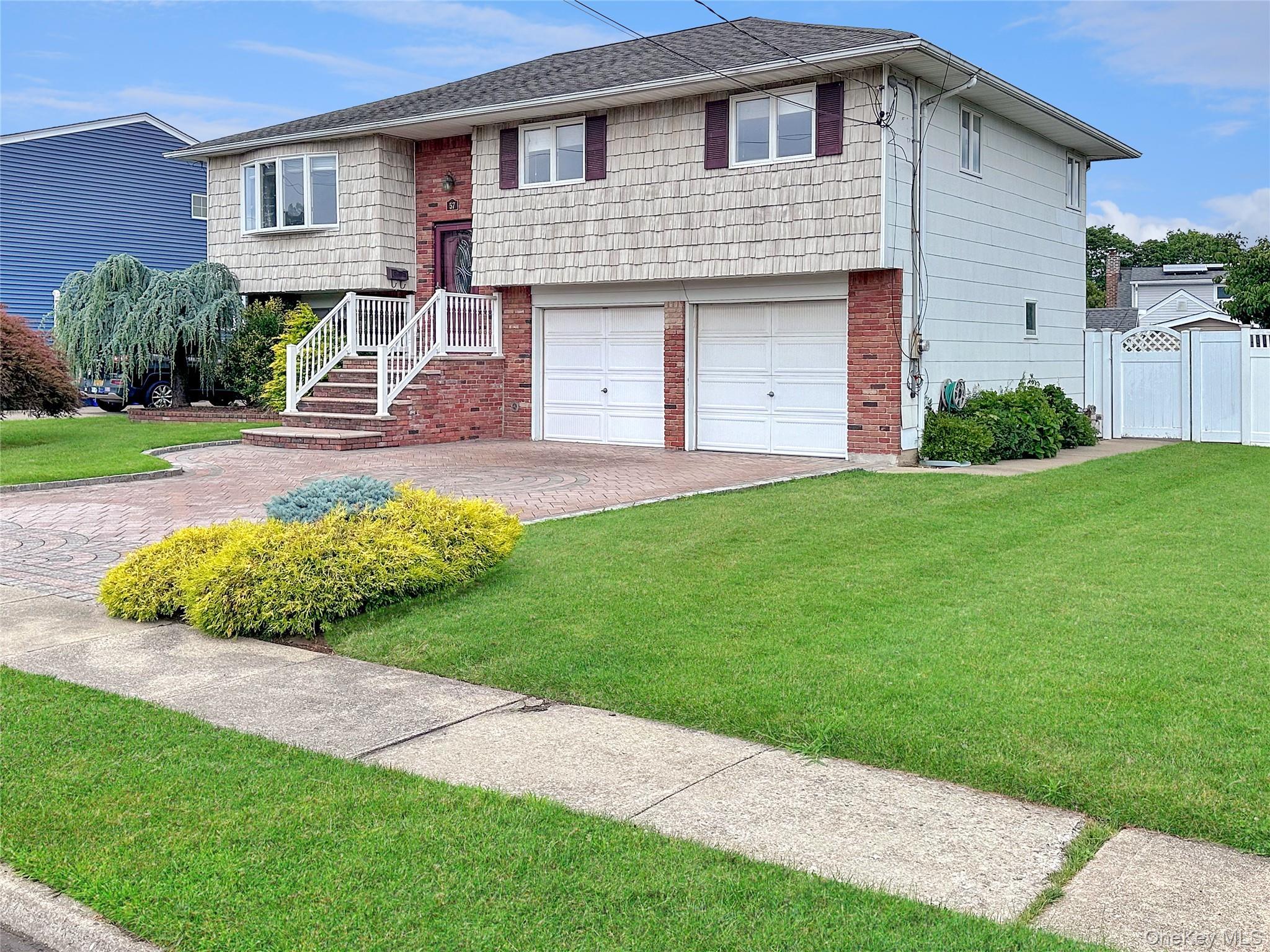 Single Family Crescent  Suffolk County, NY 11735, MLS-889543-23