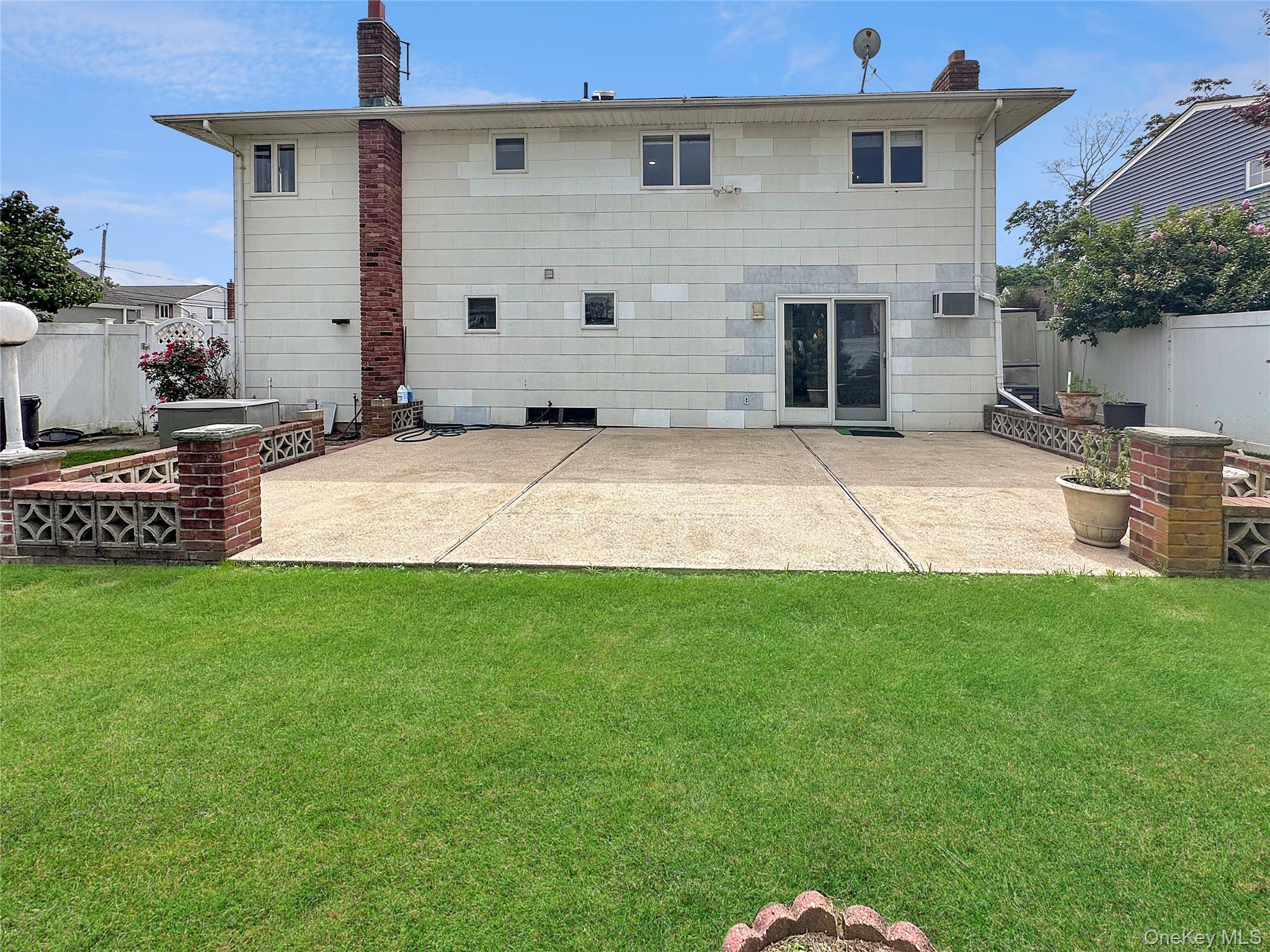 Single Family Crescent  Suffolk County, NY 11735, MLS-889543-24