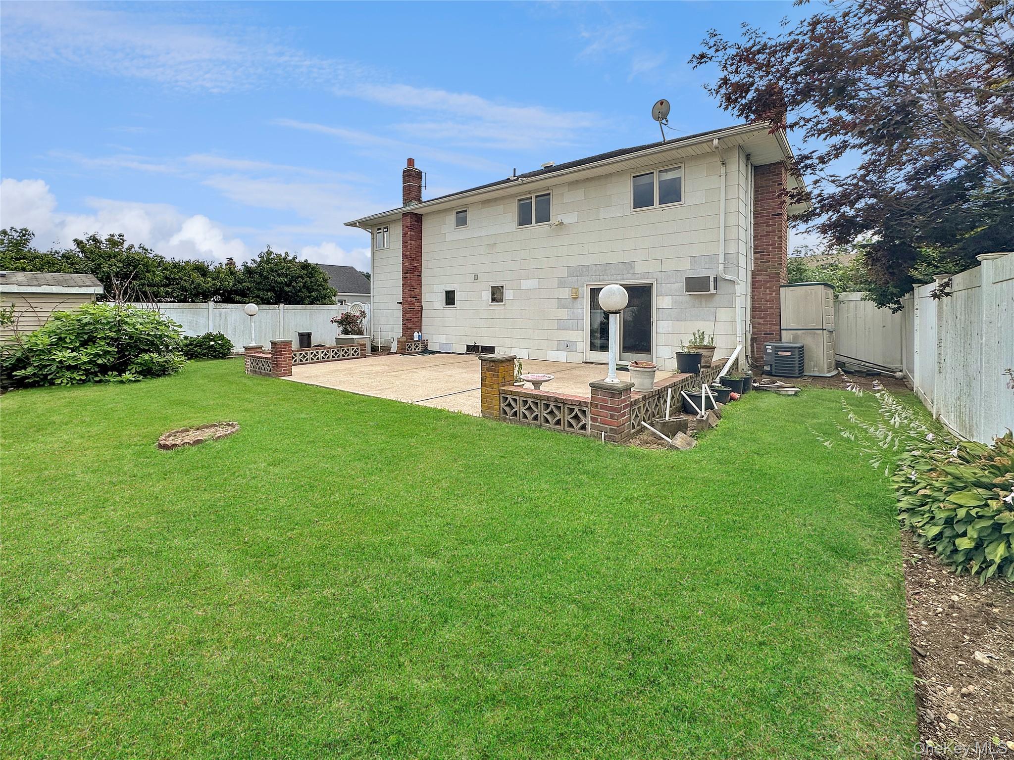 Single Family Crescent  Suffolk County, NY 11735, MLS-889543-25