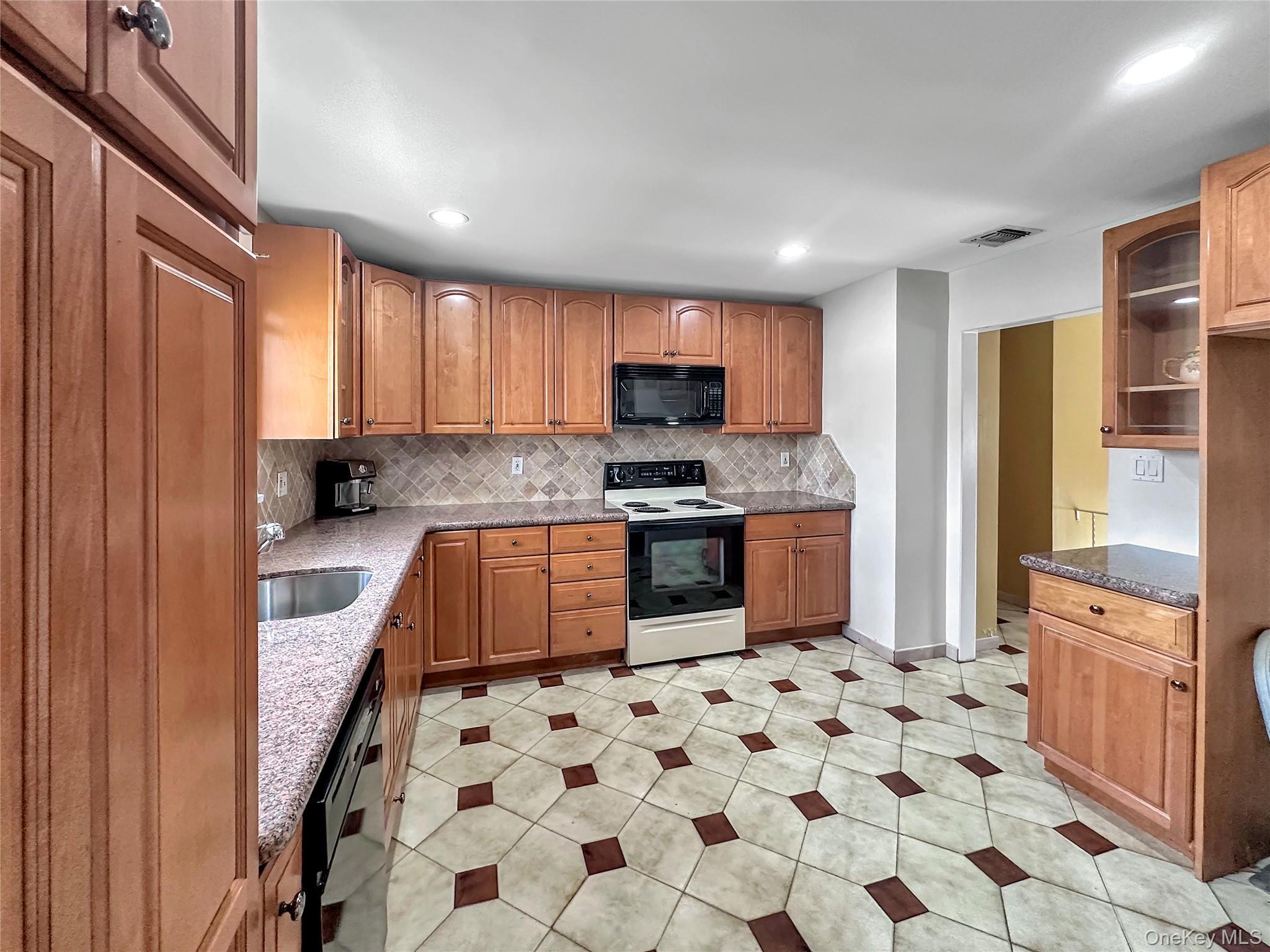 Single Family Crescent  Suffolk County, NY 11735, MLS-889543-6