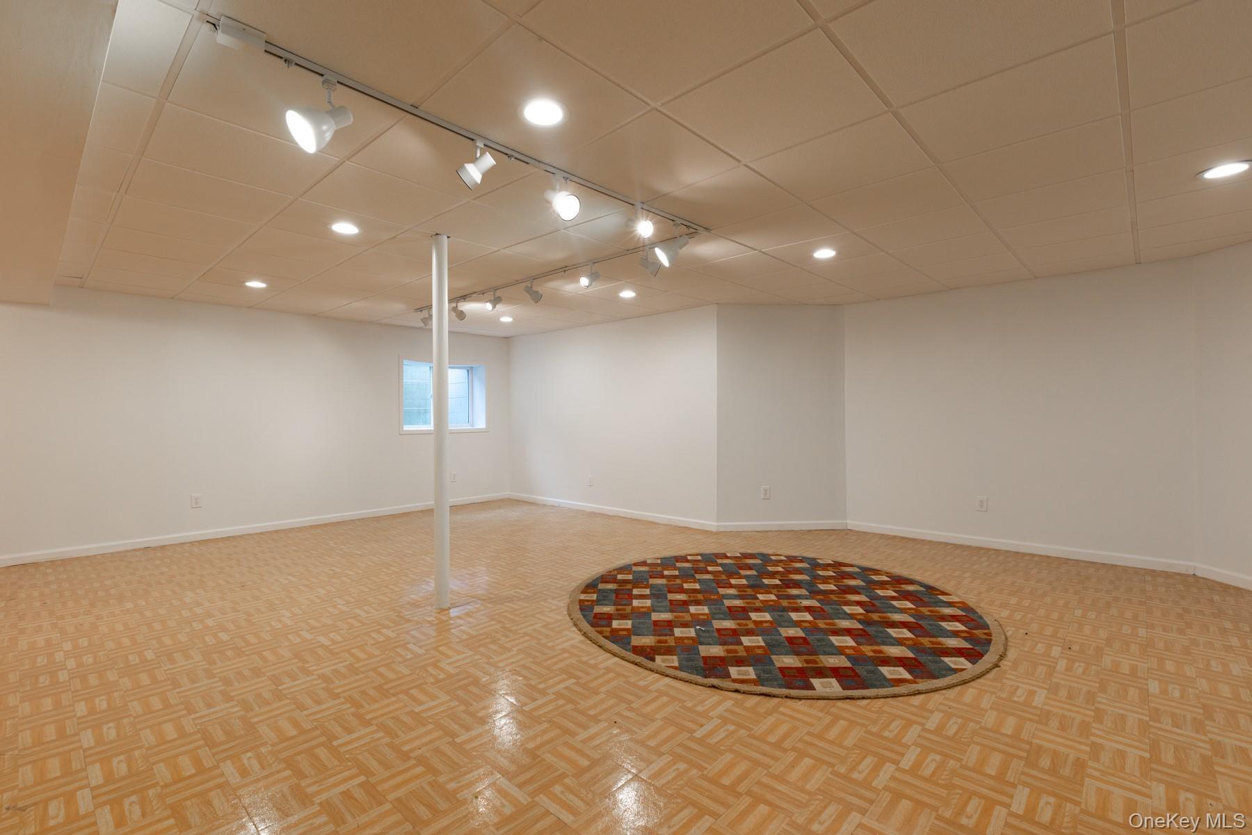 Condo Madeira  Suffolk County, NY 11747, MLS-889597-24