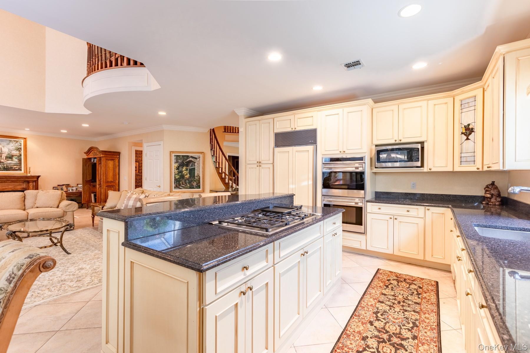 Condo Madeira  Suffolk County, NY 11747, MLS-889597-7
