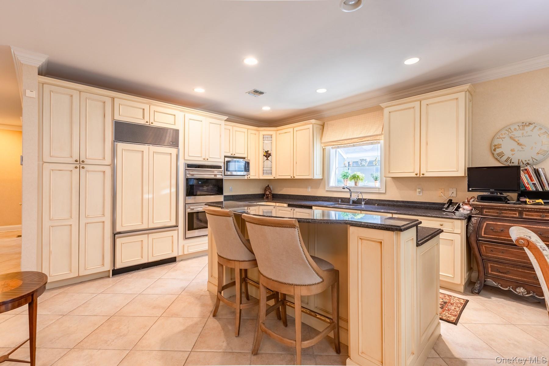 Condo Madeira  Suffolk County, NY 11747, MLS-889597-8