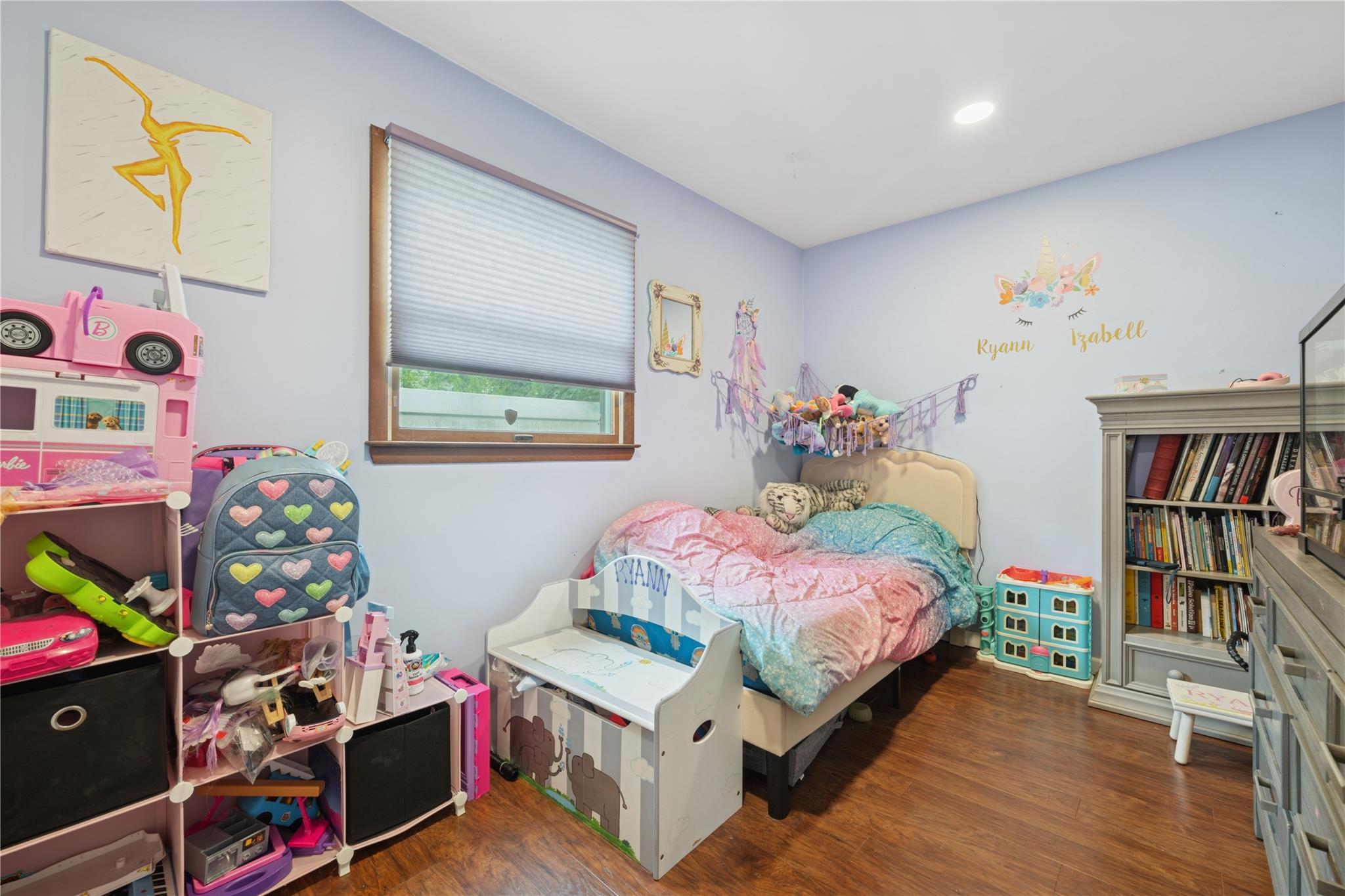 Single Family Cadman  Suffolk County, NY 11702, MLS-889617-17