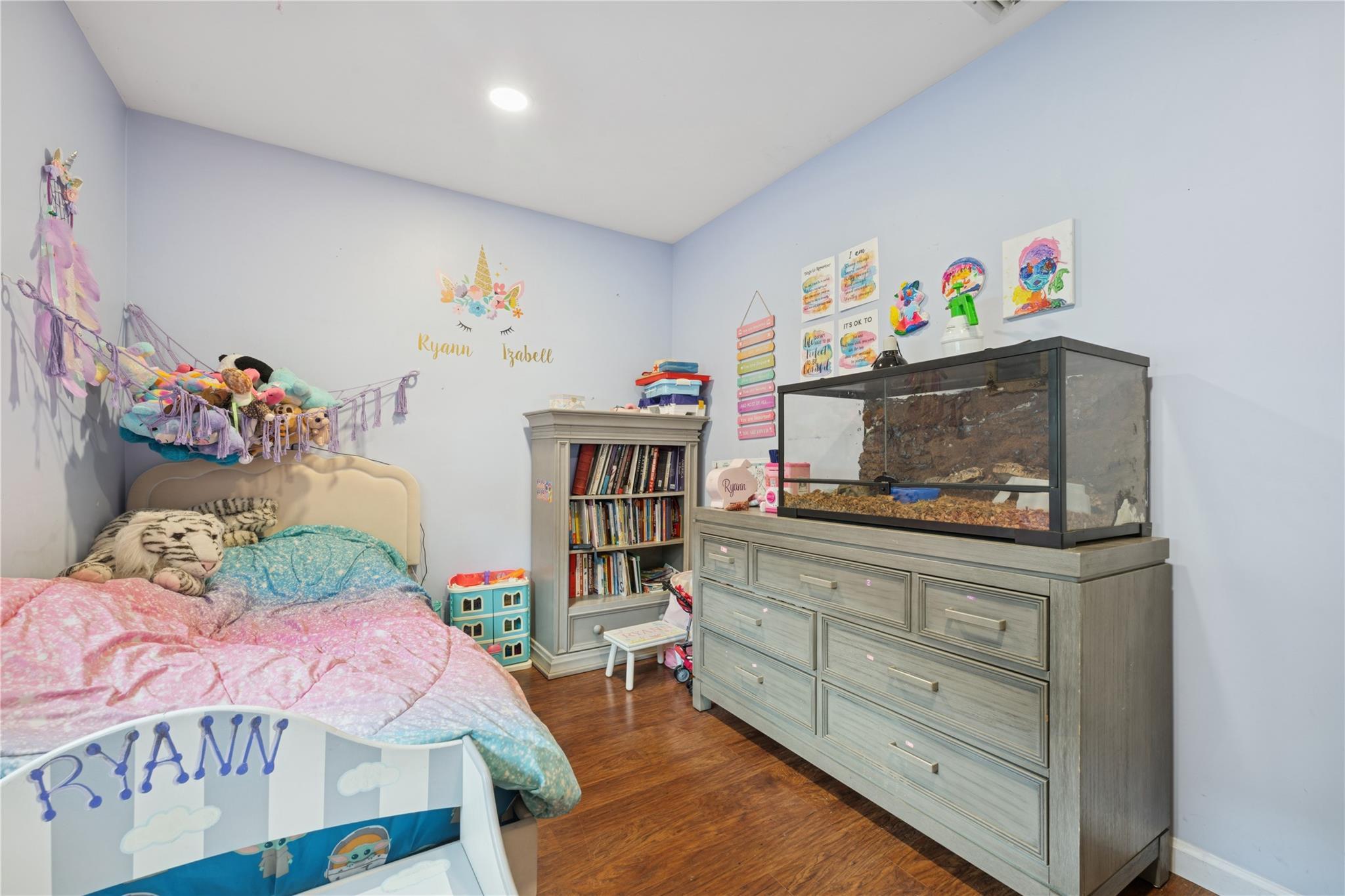 Single Family Cadman  Suffolk County, NY 11702, MLS-889617-18