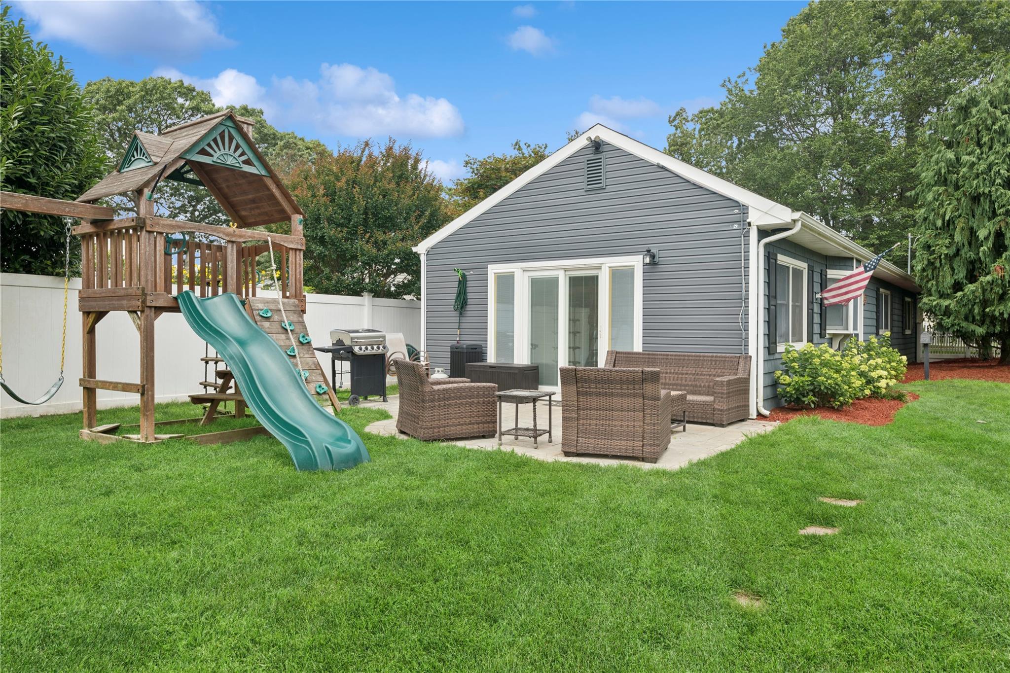 Single Family Cadman  Suffolk County, NY 11702, MLS-889617-19