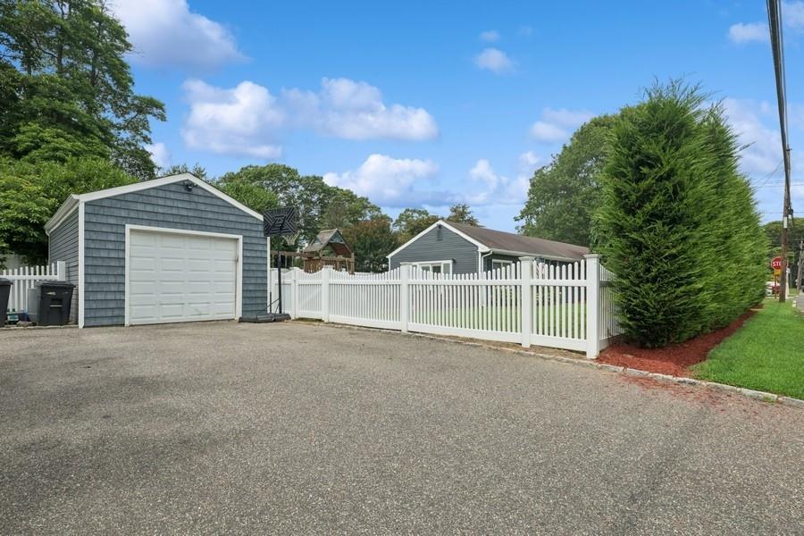 Single Family Cadman  Suffolk County, NY 11702, MLS-889617-22